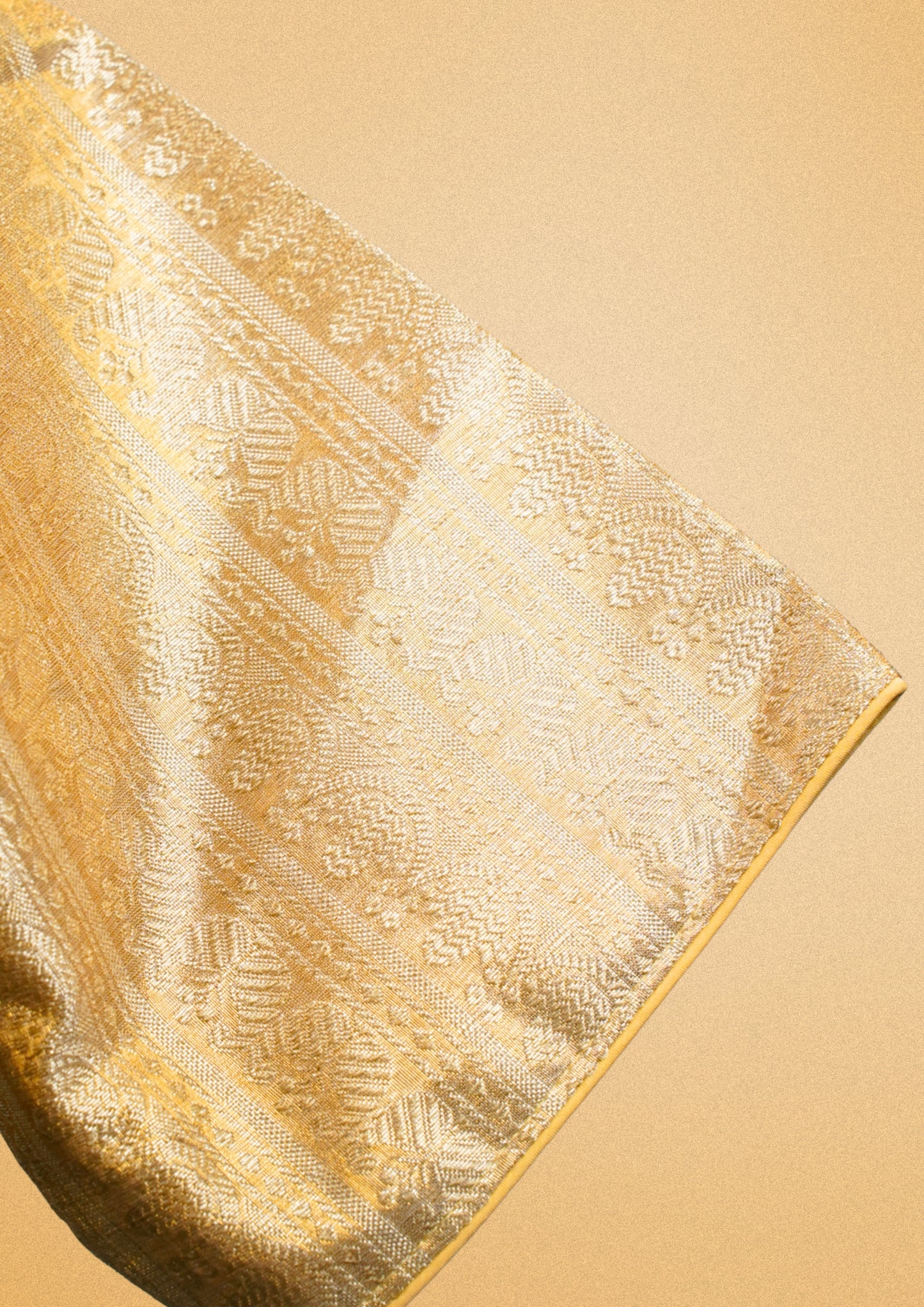 "RDM BL 030A" Banarasi Blouse With Zari Weaving Padded Half Sleeve Choli With Dori Back Tie