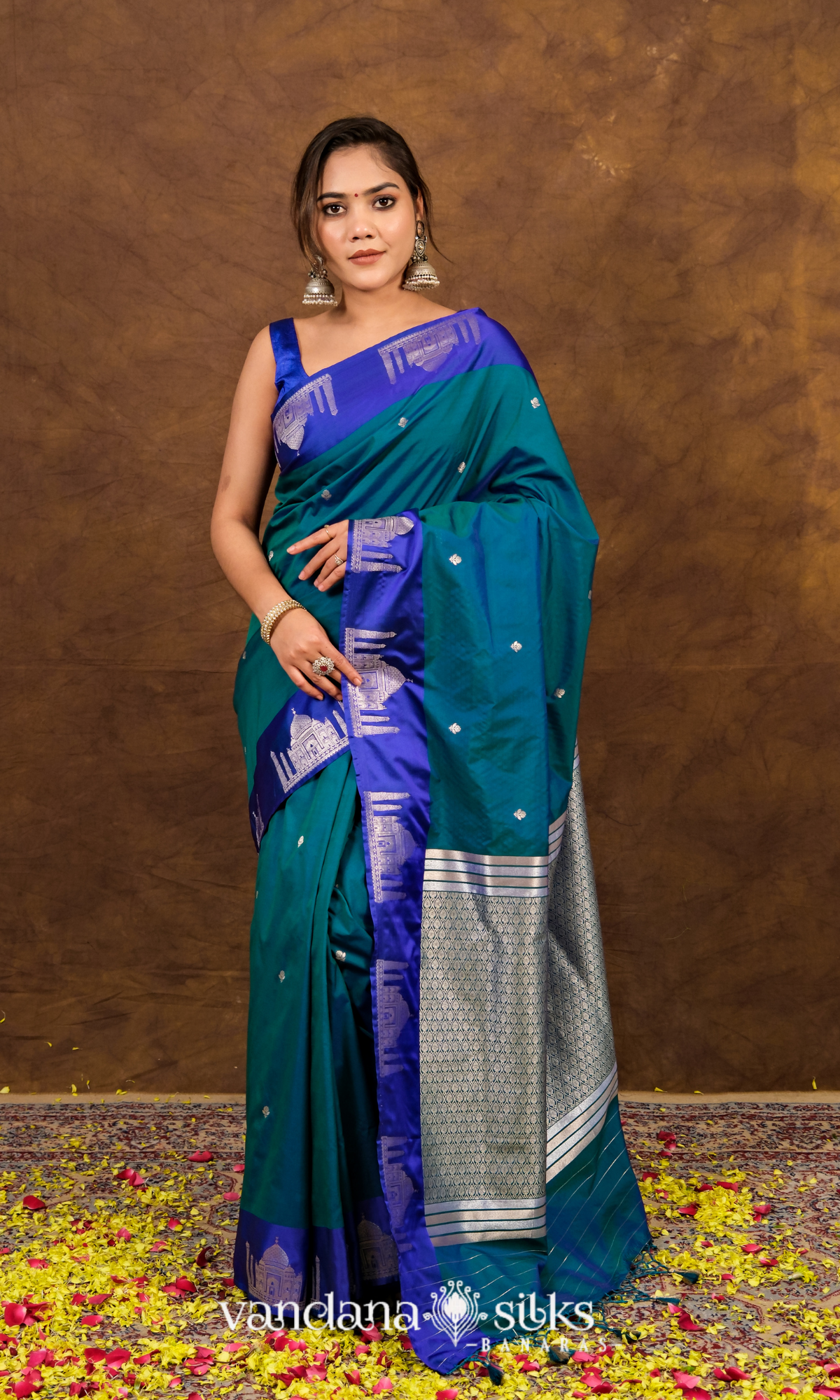 "WAAH BANARAS 18C" Banarasi Soft Silk Saree: Inspired by the Taj