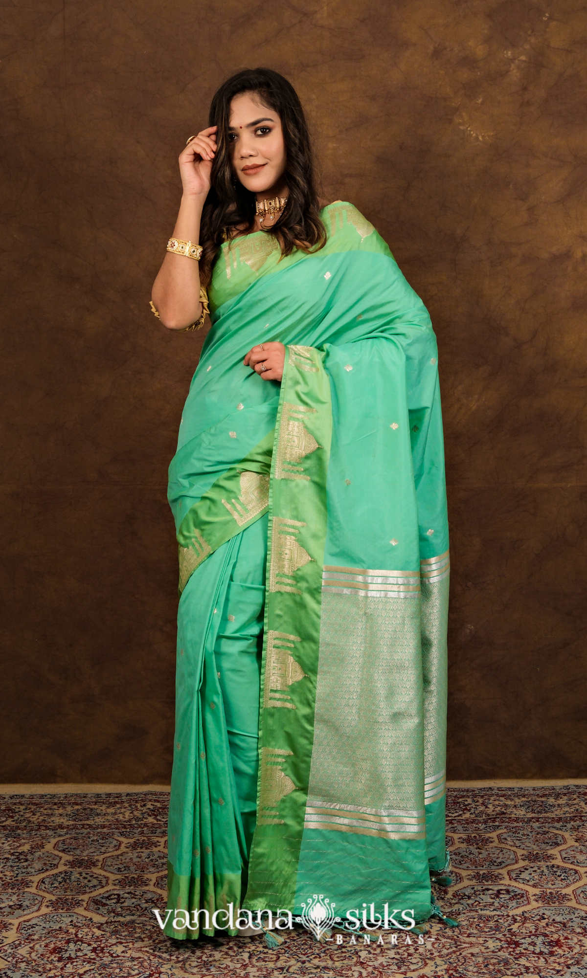 "WAAH BANARAS 18A" Banarasi Soft Silk Saree: Inspired by the Taj