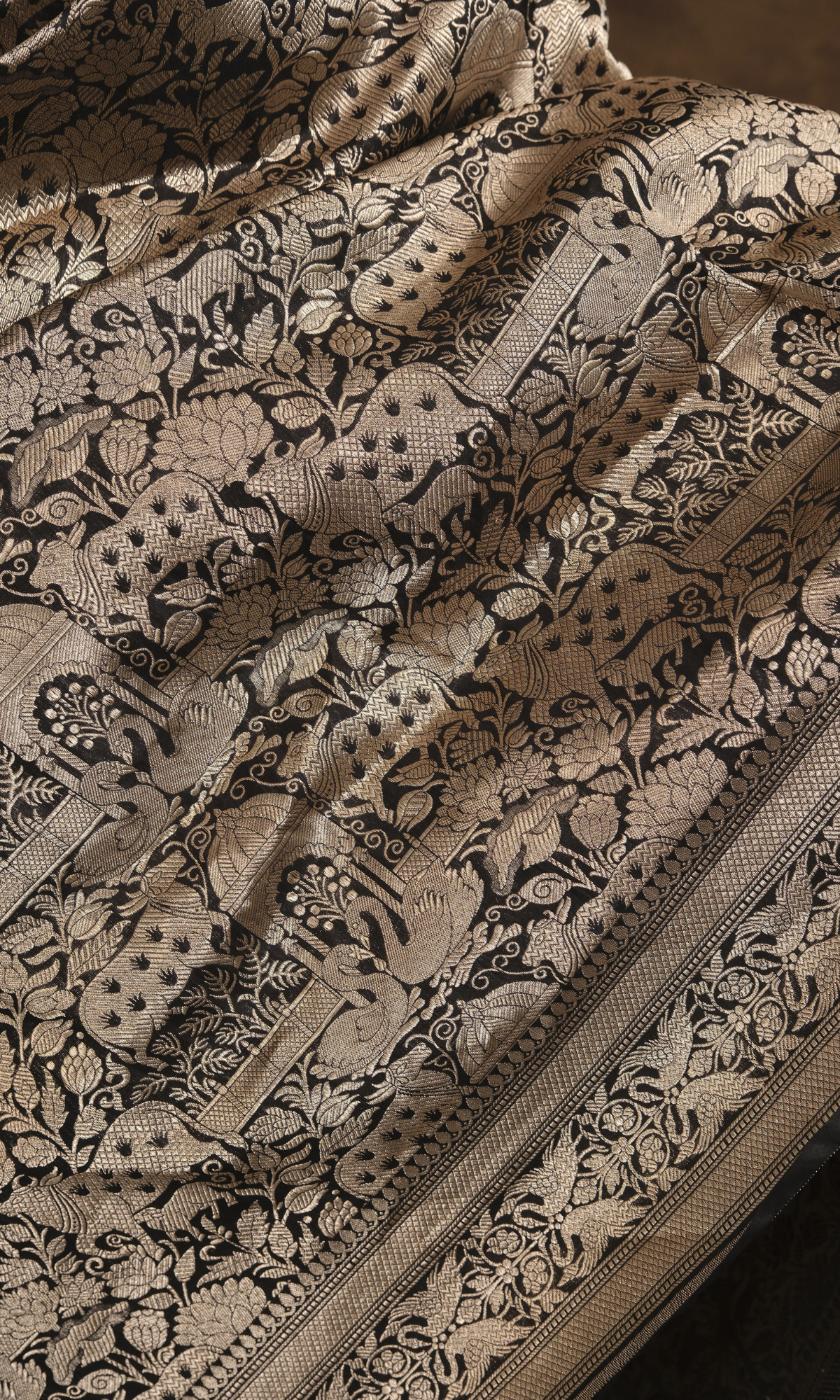 "VIRASAT 160" Pure Banarasi Handloom Silk Brocade Saree: A Masterpiece of Jamewar Technique