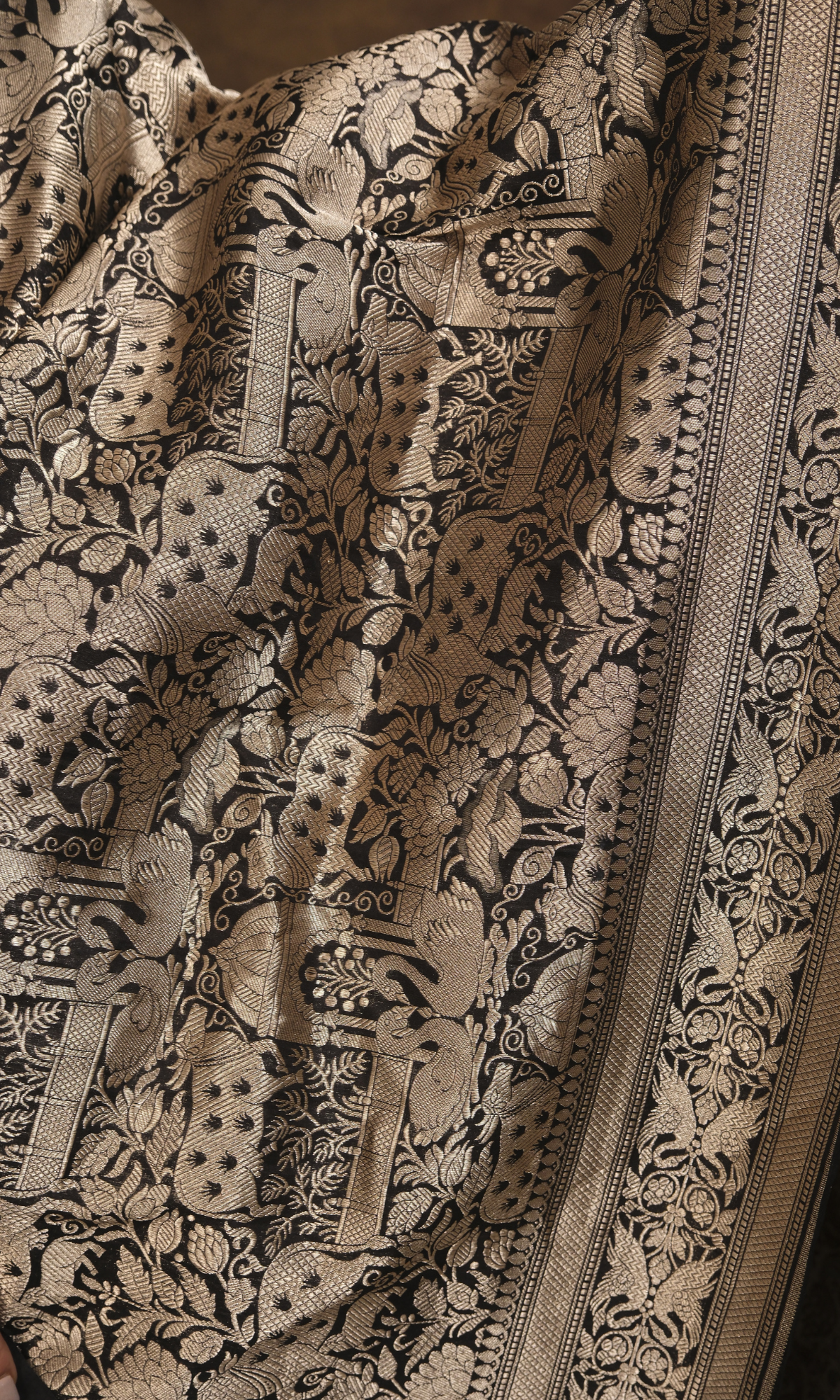 "VIRASAT 160" Pure Banarasi Handloom Silk Brocade Saree: A Masterpiece of Jamewar Technique