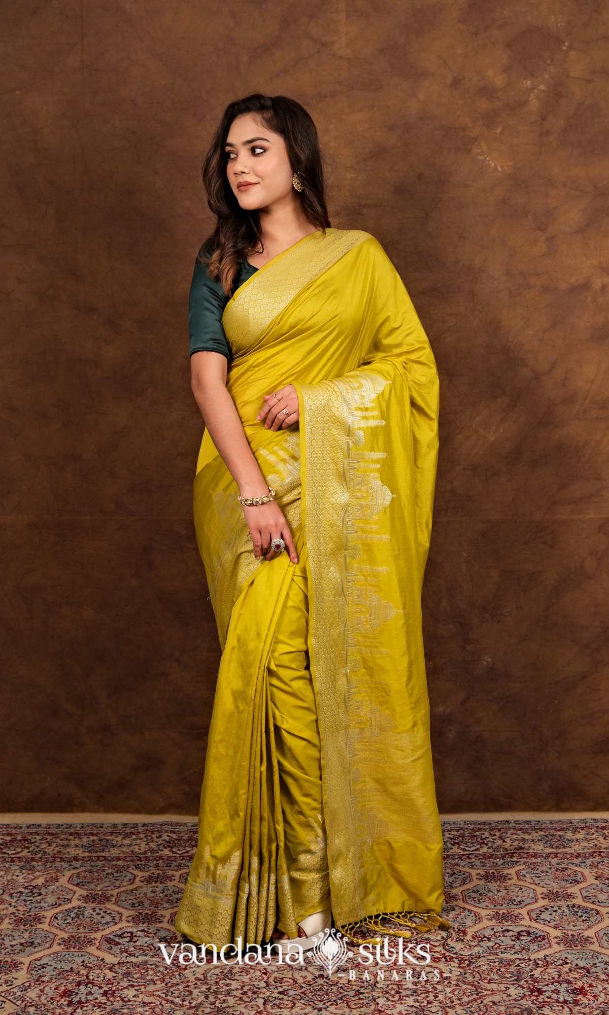 Pushpatipriya Wahh Taj Banarasi Silk Saree: Symbol of Love