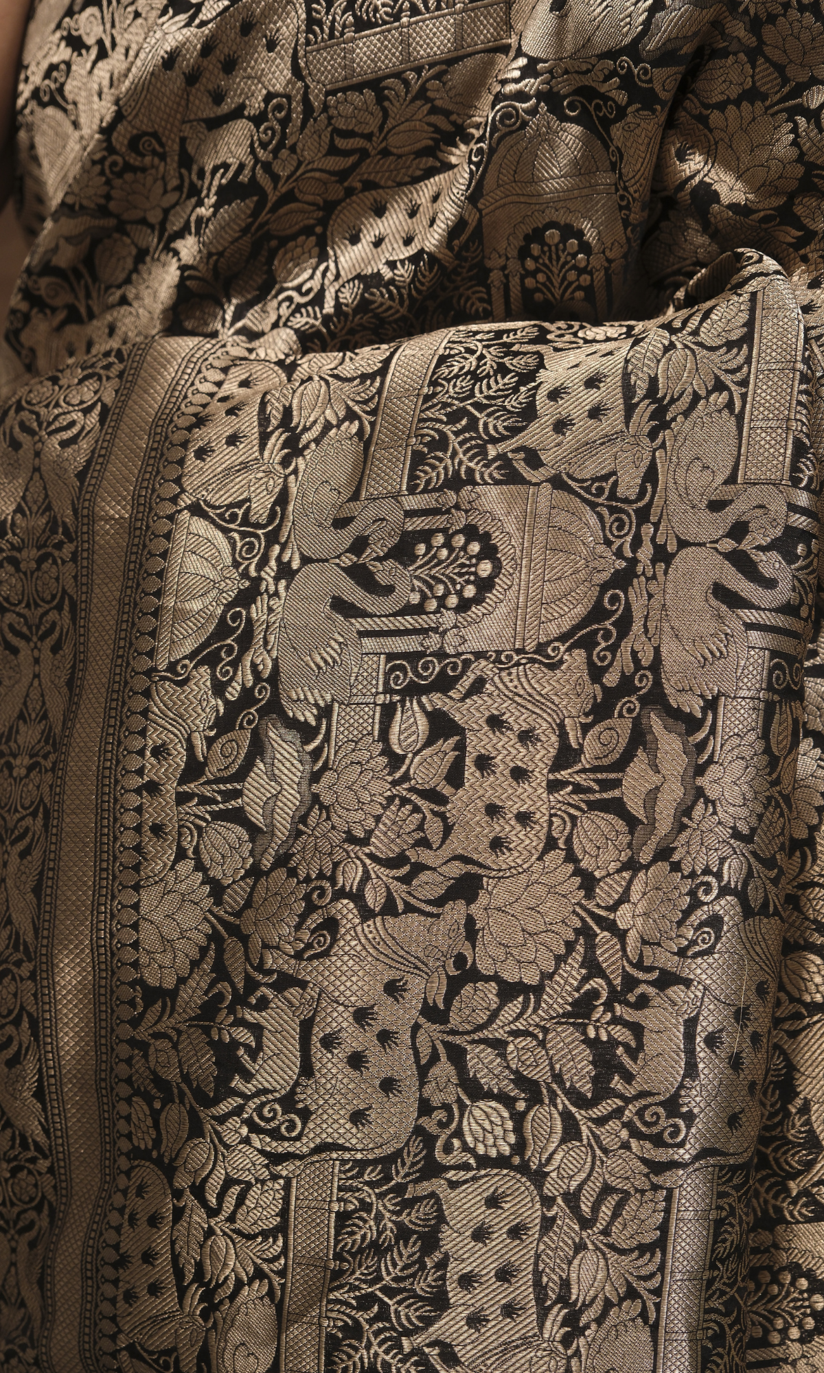 "VIRASAT 160" Pure Banarasi Handloom Silk Brocade Saree: A Masterpiece of Jamewar Technique