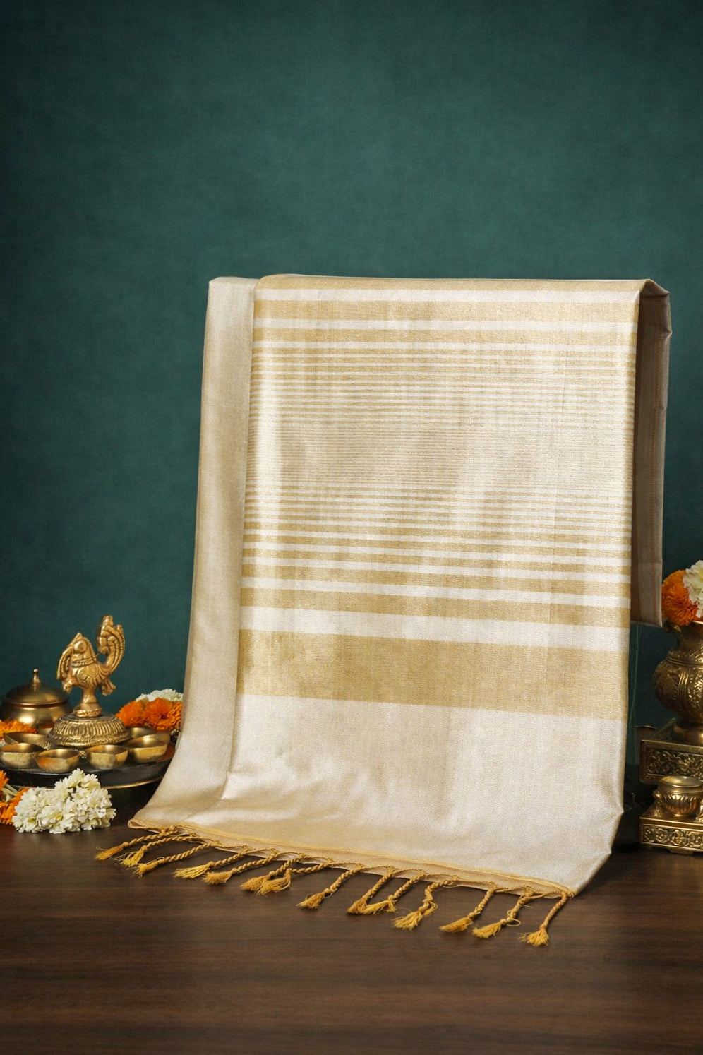 UTSAV BANARAS 256: Classic White Banarasi Raw Silk Saree with Zari Woven Palla
