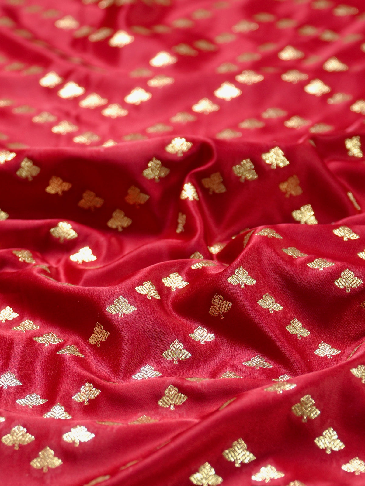 Waah Banaras173: Royal Red Satin Silk Banarasi Saree with Zig-Zag Buti & Contrast Pallu