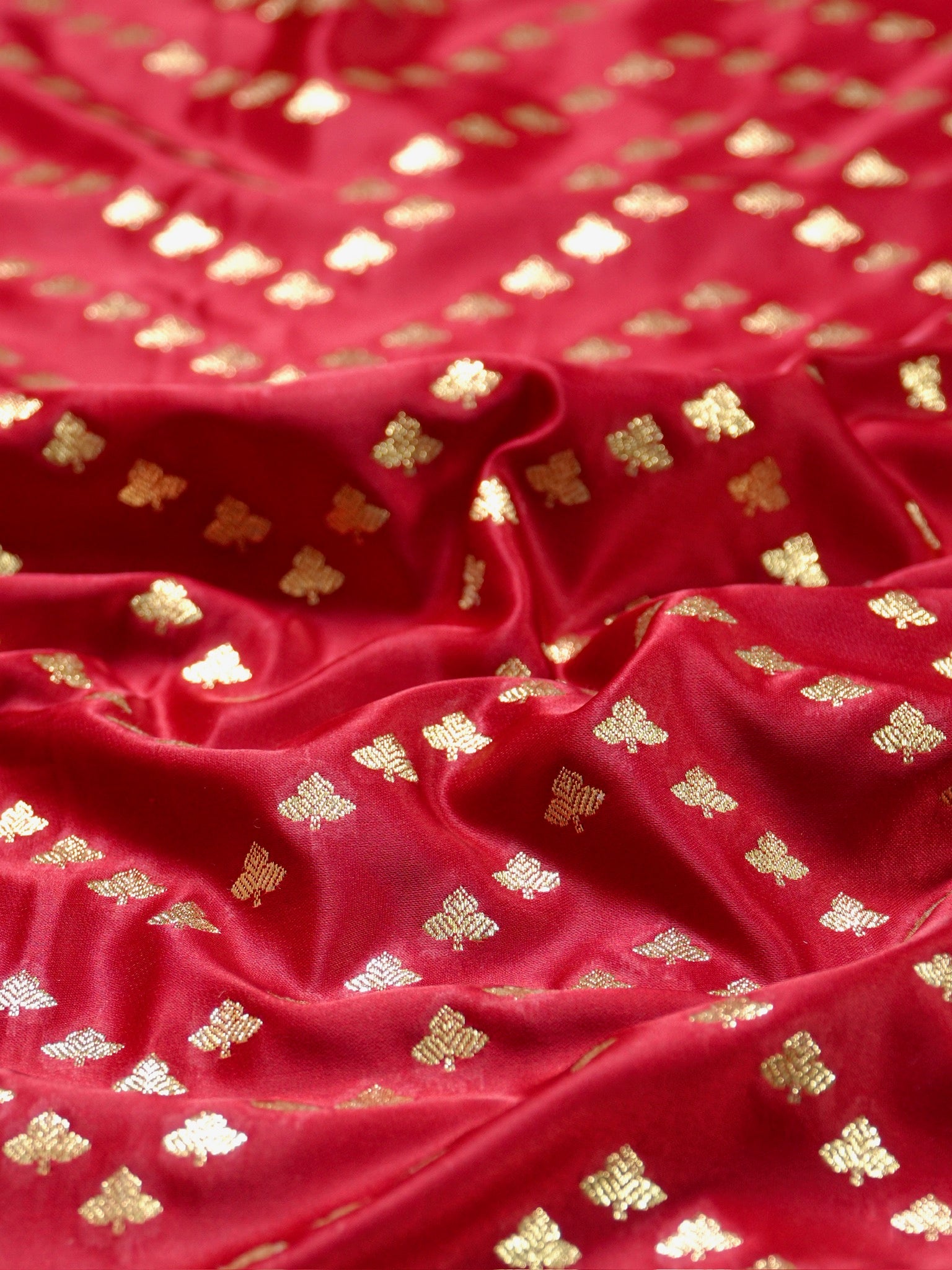 Waah Banaras173: Royal Red Satin Silk Banarasi Saree with Zig-Zag Buti & Contrast Pallu