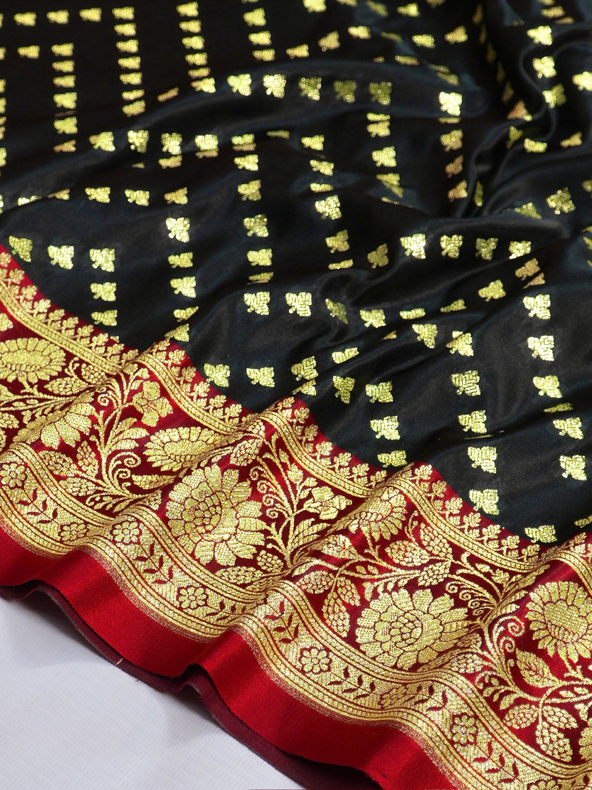 Waah Banaras173C: Rich Black Satin Silk Banarasi Saree with Zig Zag Buti & Contrast Pallu