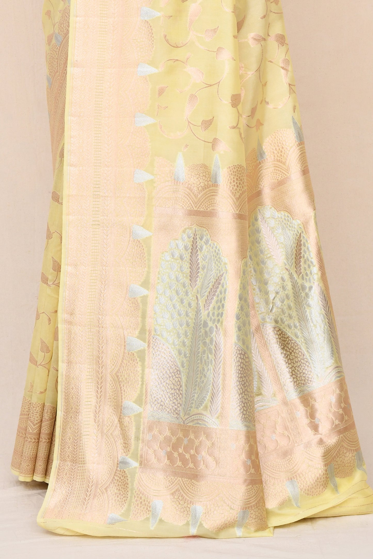"WAAH BANARAS 054" Sunrise Hues Banarasi Soft Silk Saree