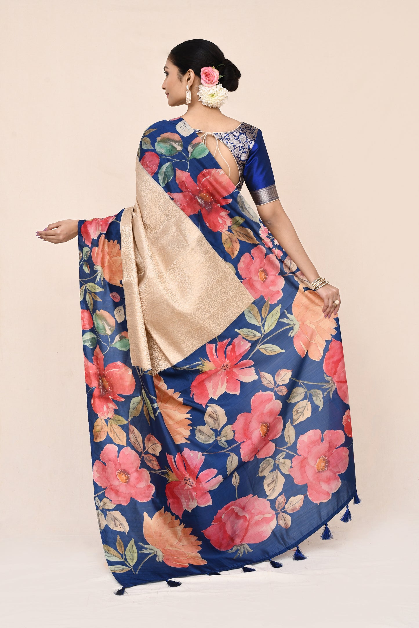 Shila Tanchui Pallu Border Hand Print Saree