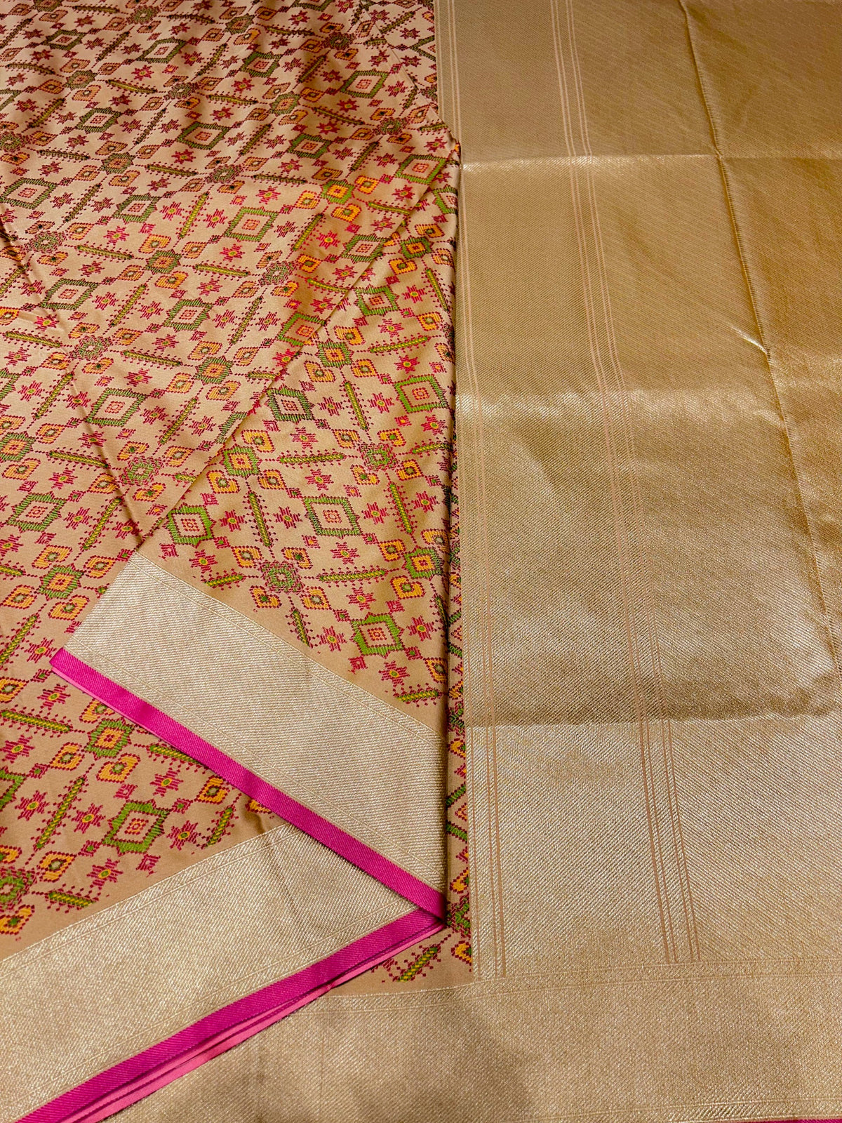 "WAAH BANARAS 002" Banarasi Masaru Silk Saree With Tested Zari and Twisted Yarn