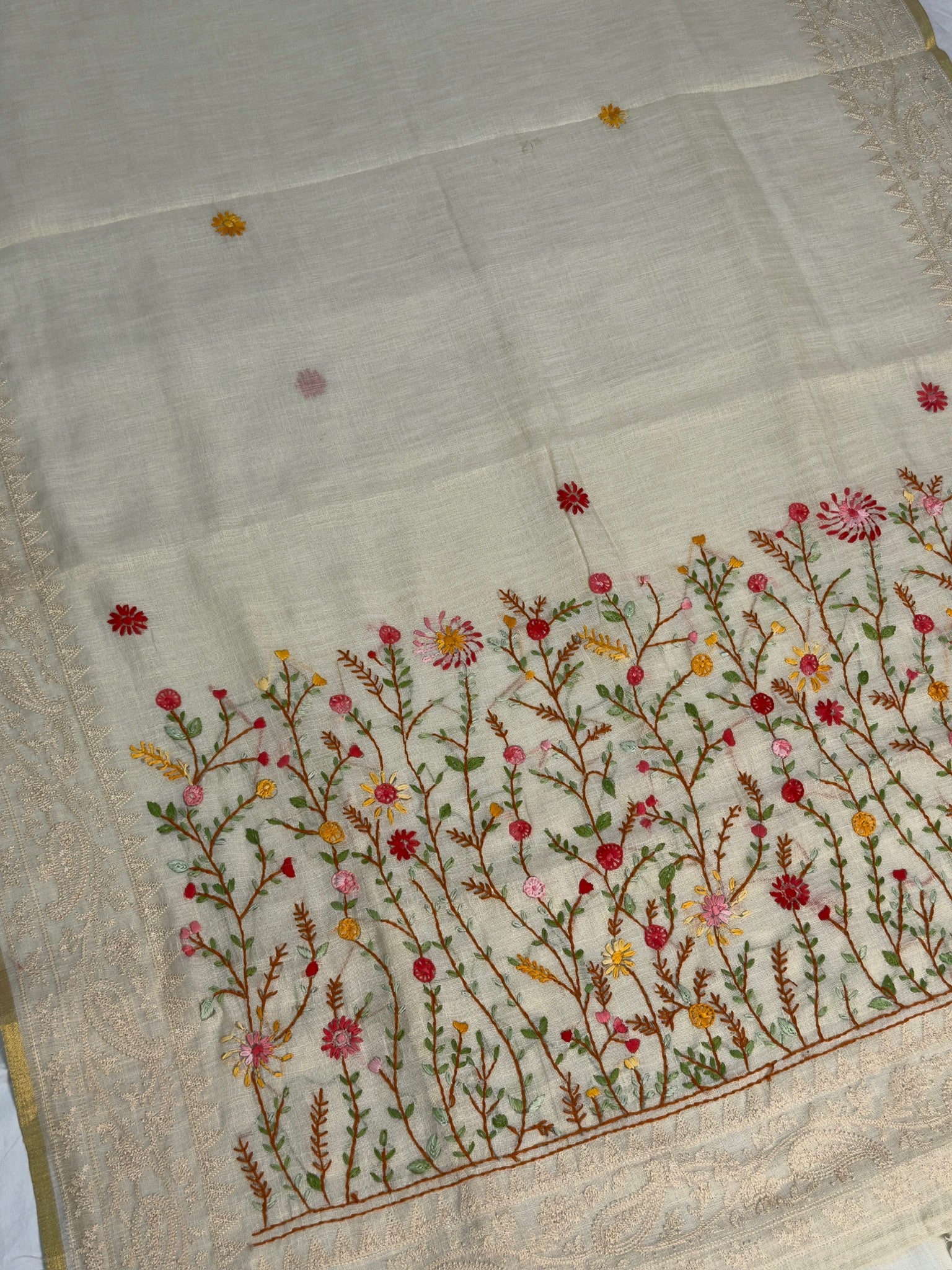 UTSAV BANARAS 411: Pearl White Tussar Silk Saree with Meenakari Pallu & Floral Buti With Thread Border