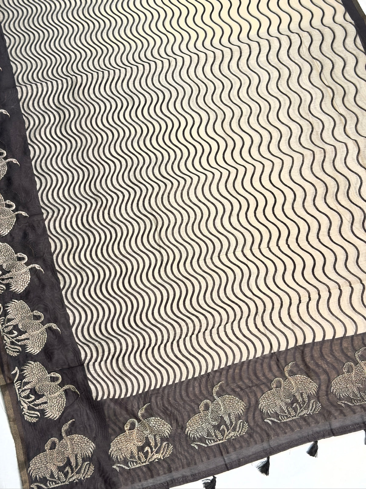 UTSAV BANARAS 408: Steel Grey Raw Silk Saree with Laheriya Design & Silver Floral Buta Border