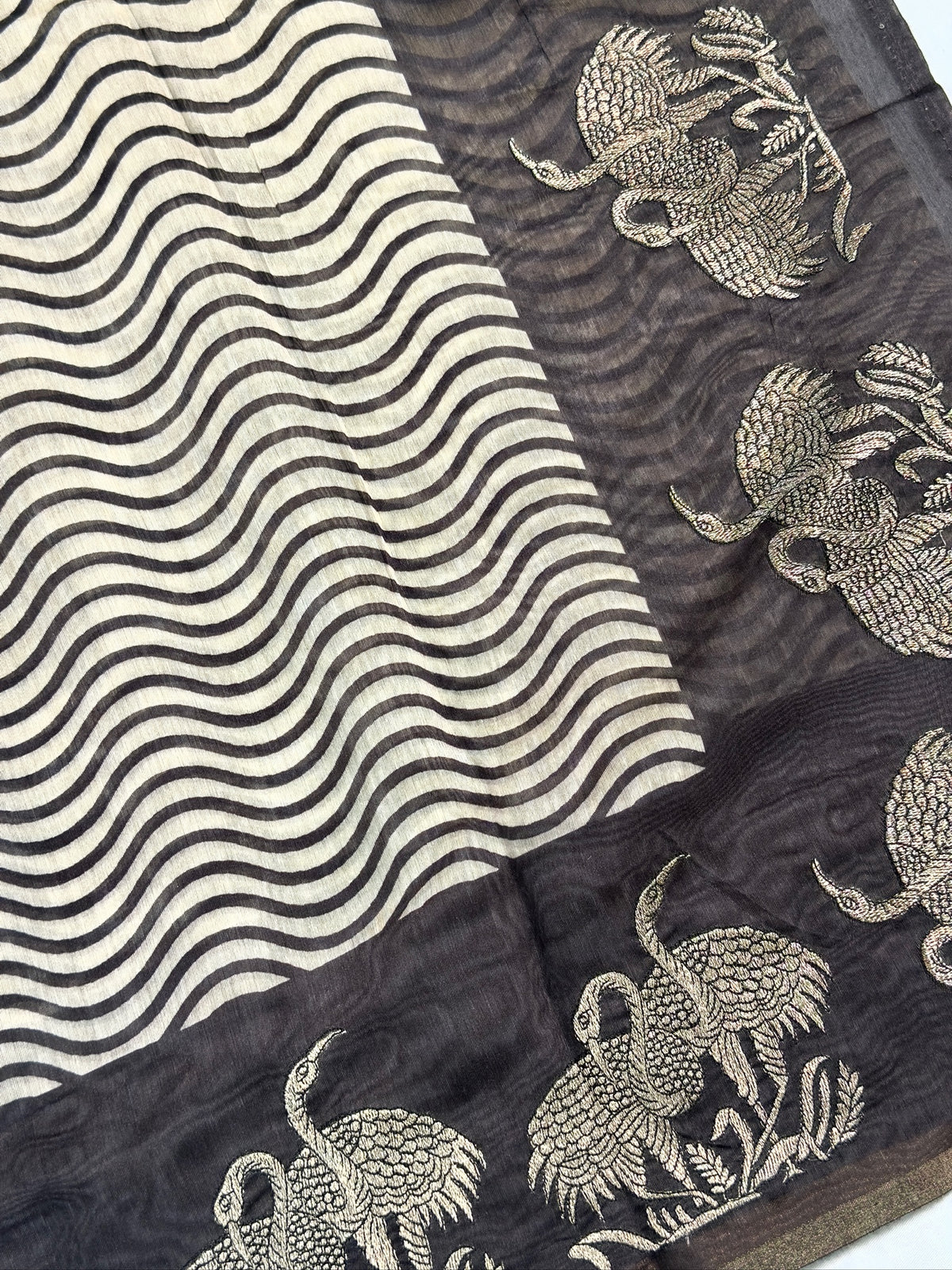 UTSAV BANARAS 408: Steel Grey Raw Silk Saree with Laheriya Design & Silver Floral Buta Border