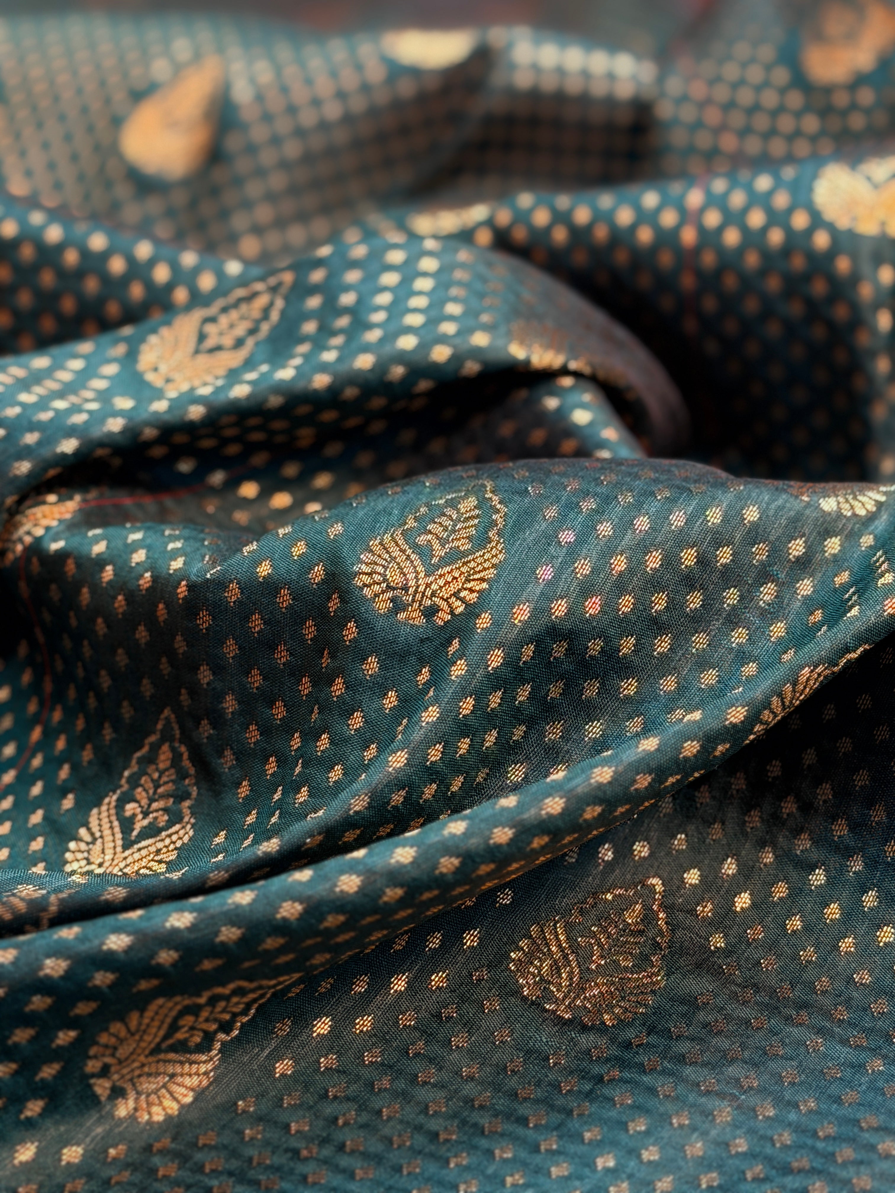 UTSAV BANARAS 451: Deep Green Banarasi Silk Saree with Antique Zari Butis & Regal Antique Zari Border