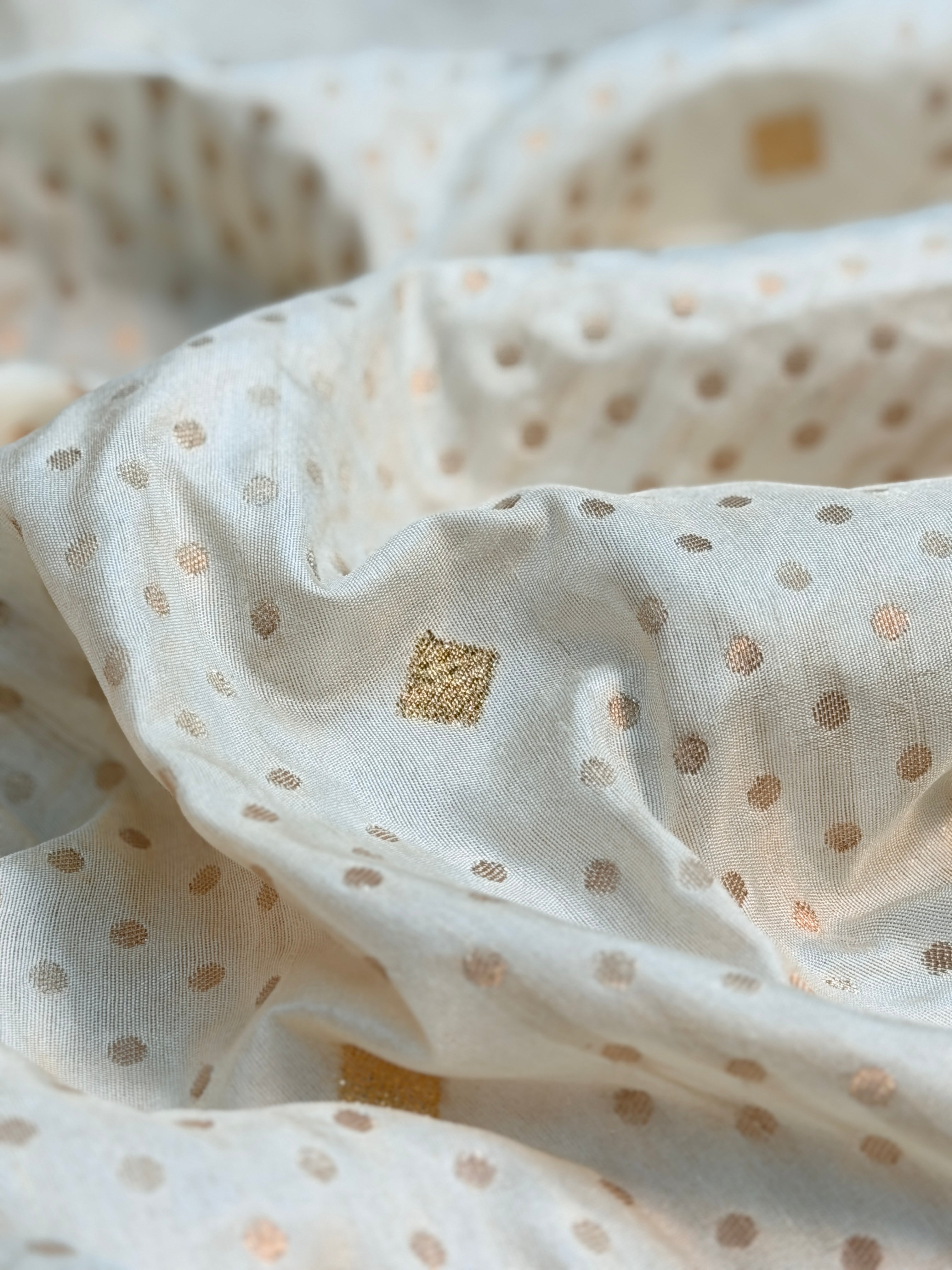 UTSAV BANARAS 436: Elegant Ivory White Soft Silk Saree with Rani Pink Contrast Zari Border