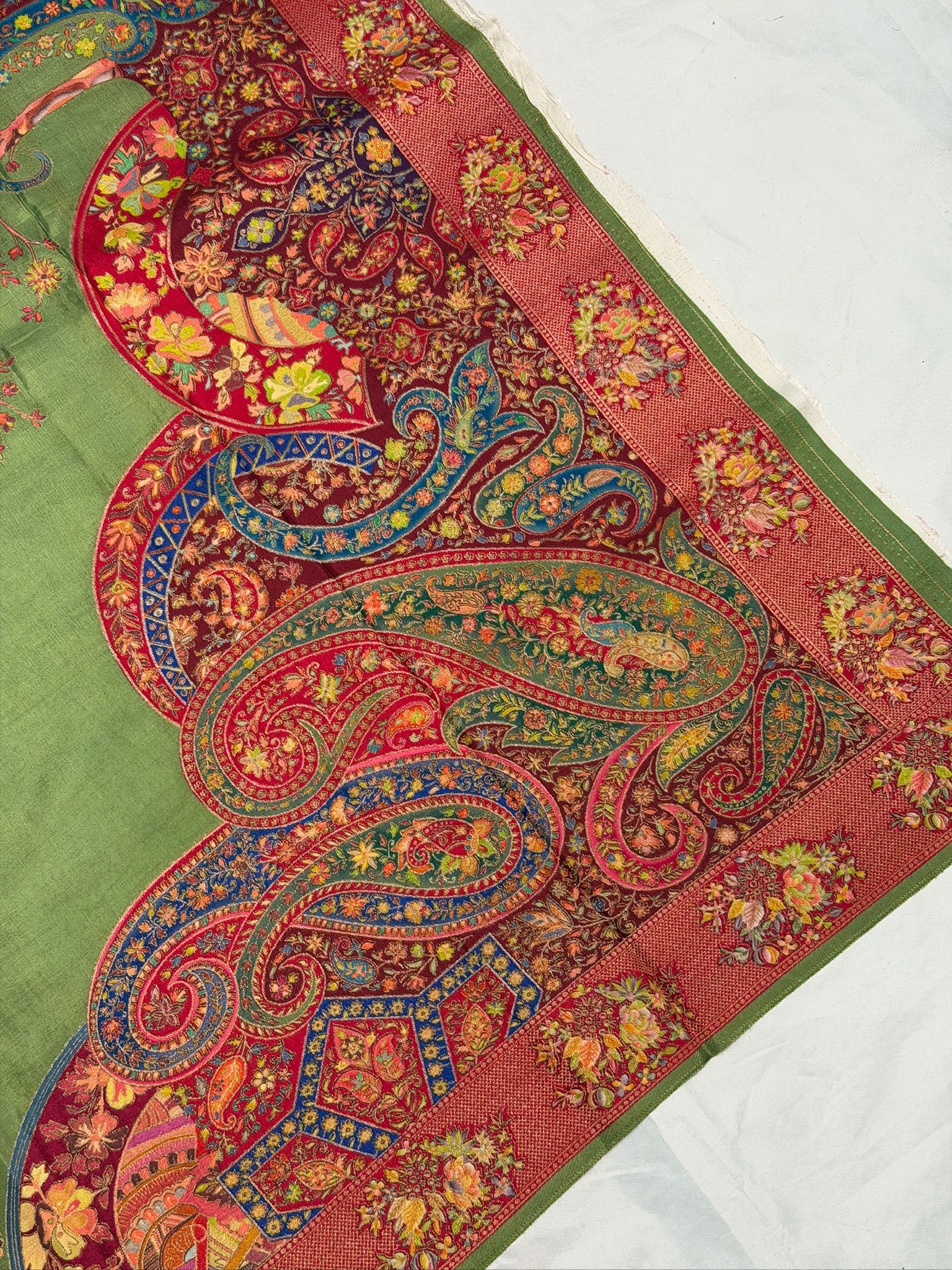UTSAV BANARAS 476I: Pista Green Butter Silk Saree with Royal Paisley Position Print & Contrast Blouse