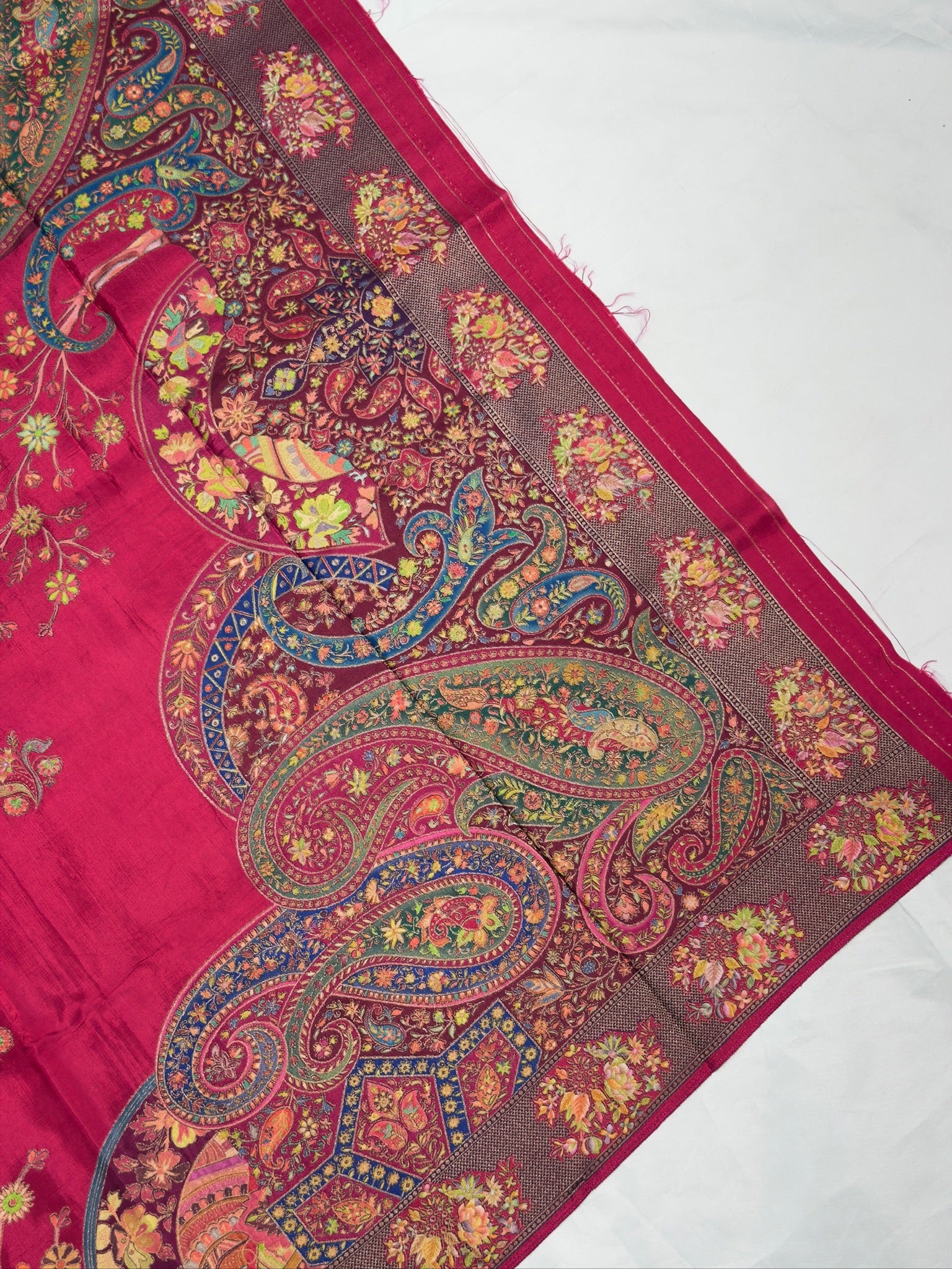 UTSAV BANARAS 476D: Reddish Pink Butter Silk Saree with Royal Paisley Position Print & Contrast Blouse