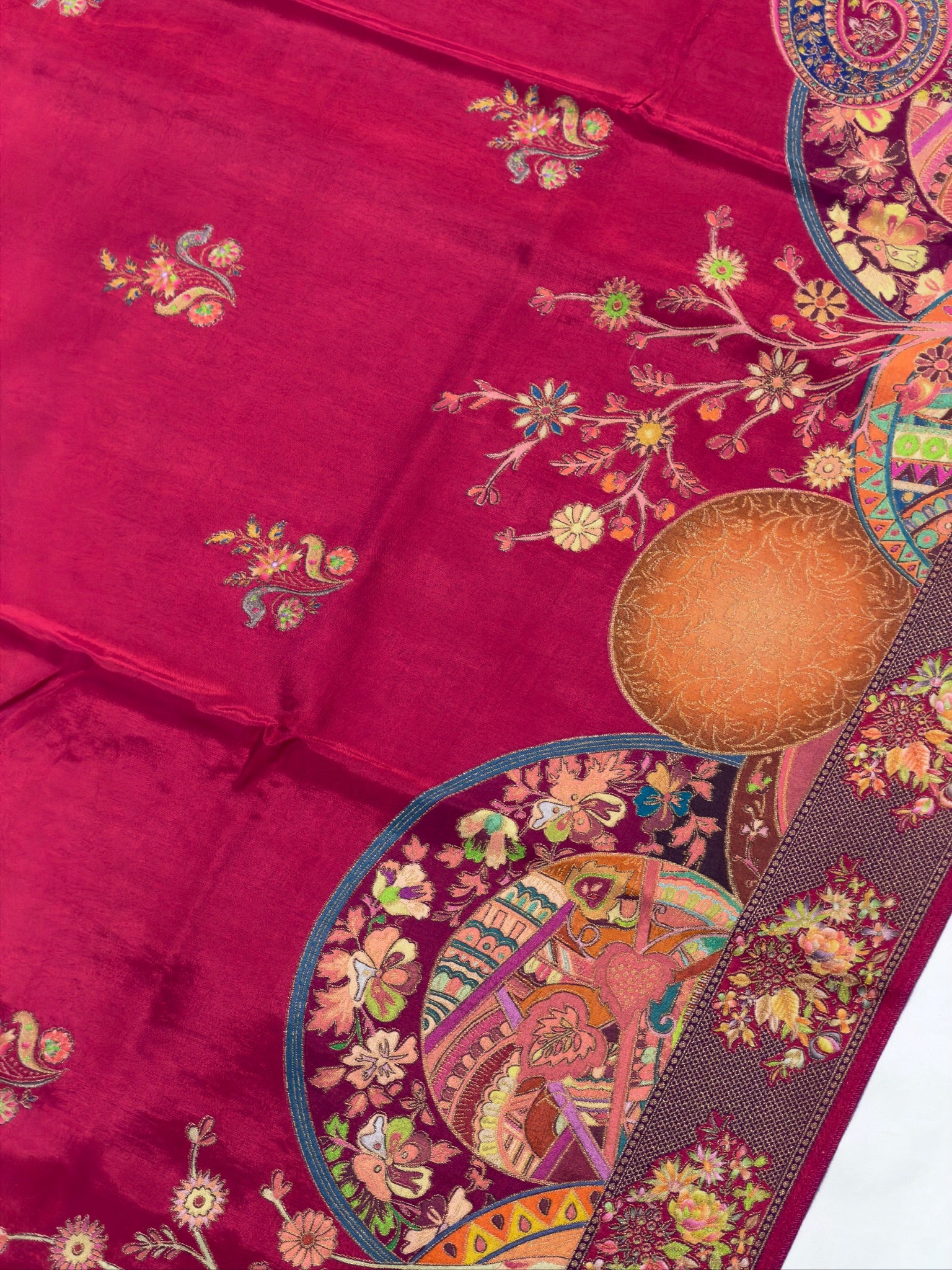 UTSAV BANARAS 476D: Reddish Pink Butter Silk Saree with Royal Paisley Position Print & Contrast Blouse