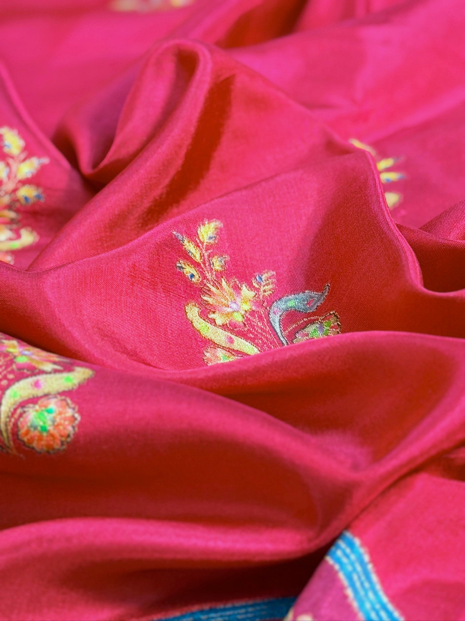 UTSAV BANARAS 476D: Reddish Pink Butter Silk Saree with Royal Paisley Position Print & Contrast Blouse