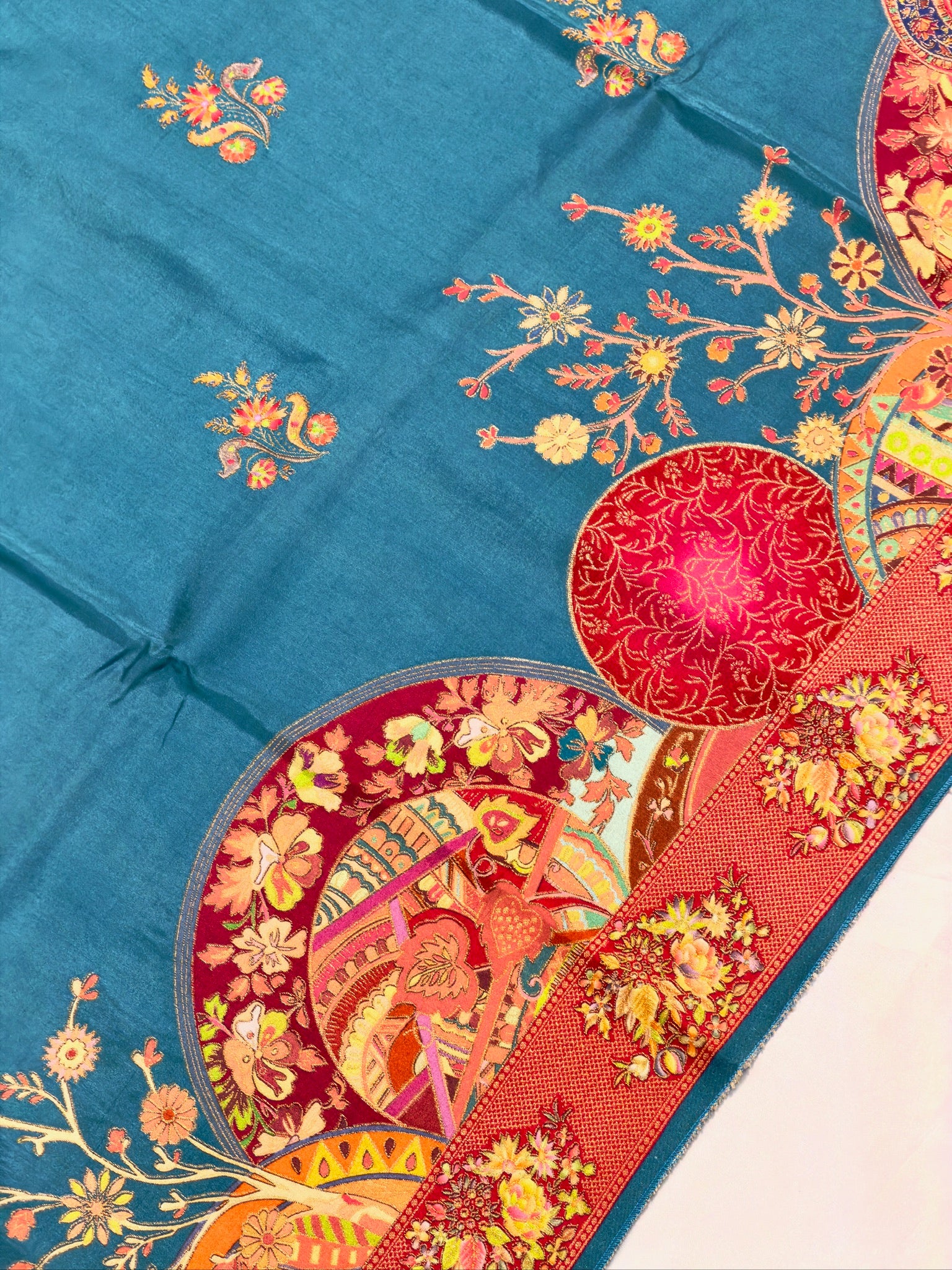 UTSAV BANARAS 476A: Beautiful Blue Butter Silk Saree with Royal Paisley Position Print & Contrast Blouse