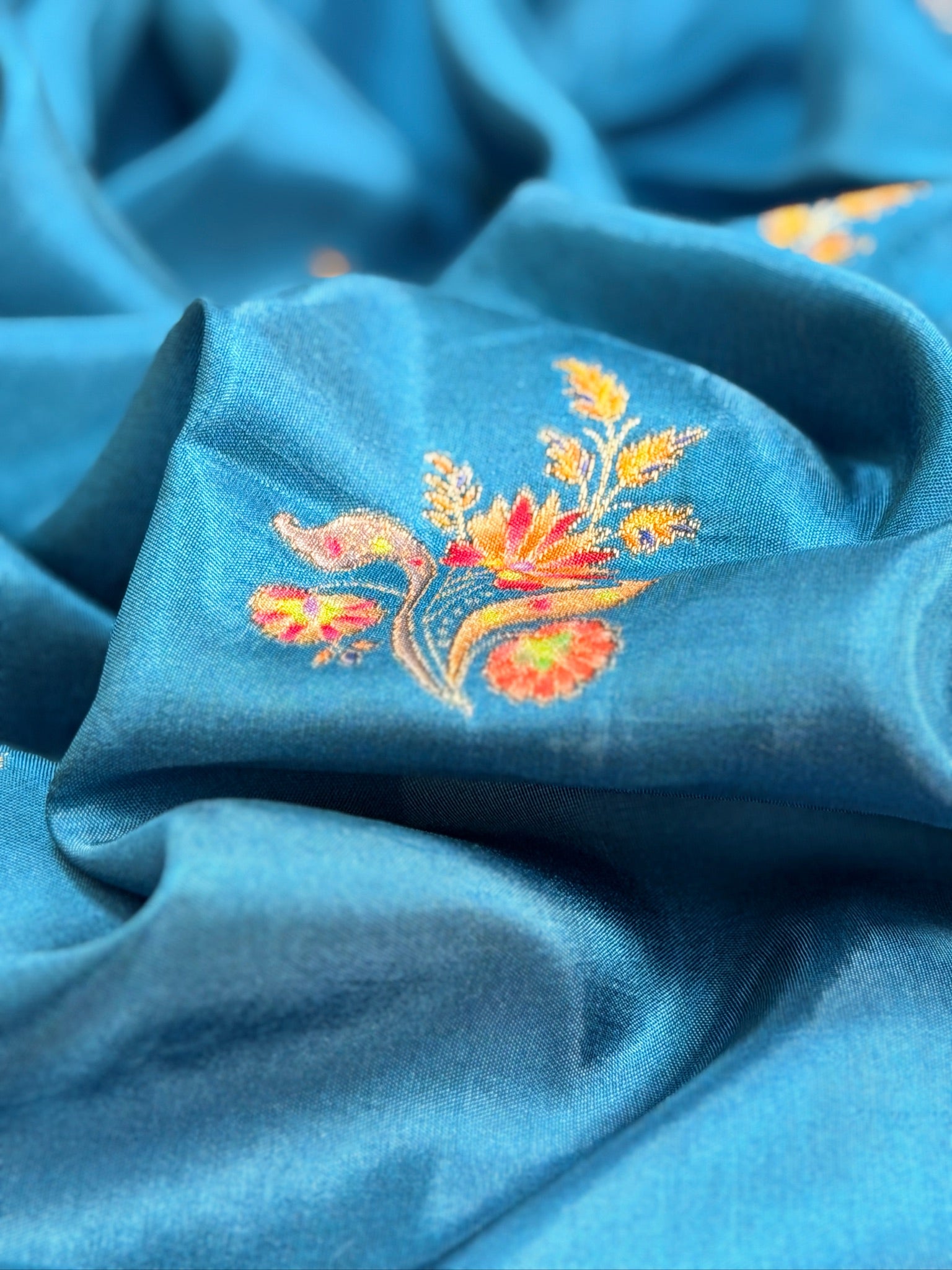 UTSAV BANARAS 476A: Beautiful Blue Butter Silk Saree with Royal Paisley Position Print & Contrast Blouse