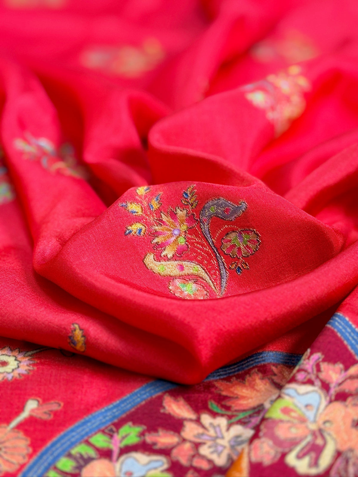 UTSAV BANARAS 476F: Surk Laal Butter Silk Saree with Royal Paisley Position Print & Contrast Blouse