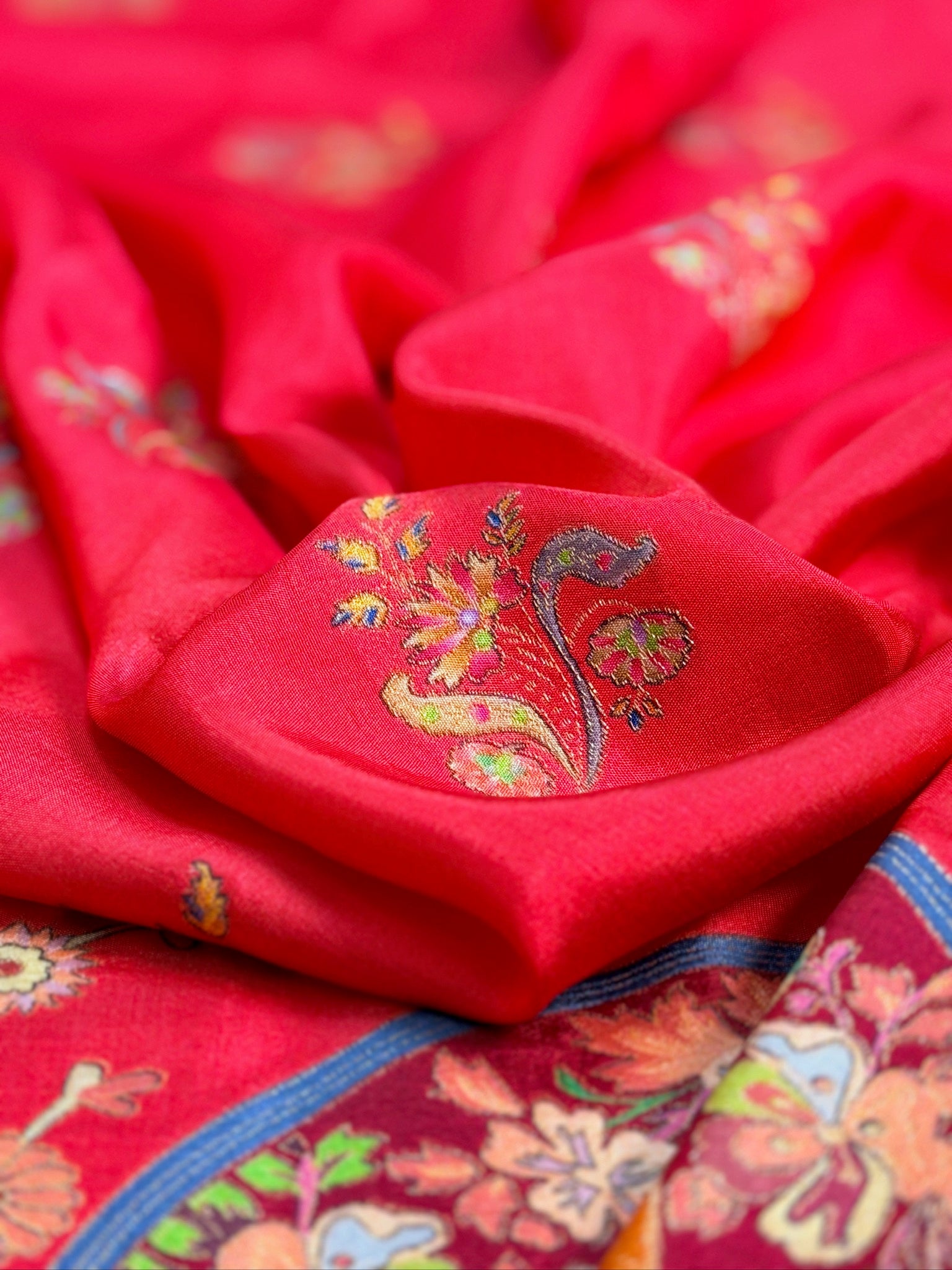 UTSAV BANARAS 476F: Surk Laal Butter Silk Saree with Royal Paisley Position Print & Contrast Blouse