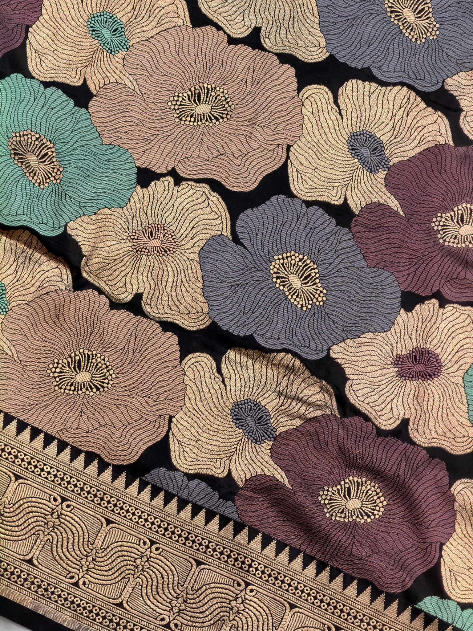 VIRASAT 425A: Silk Mark Certified Pure Handloom Silk Saree with Rangkat Floral Design & Kadwa Zari Weaving