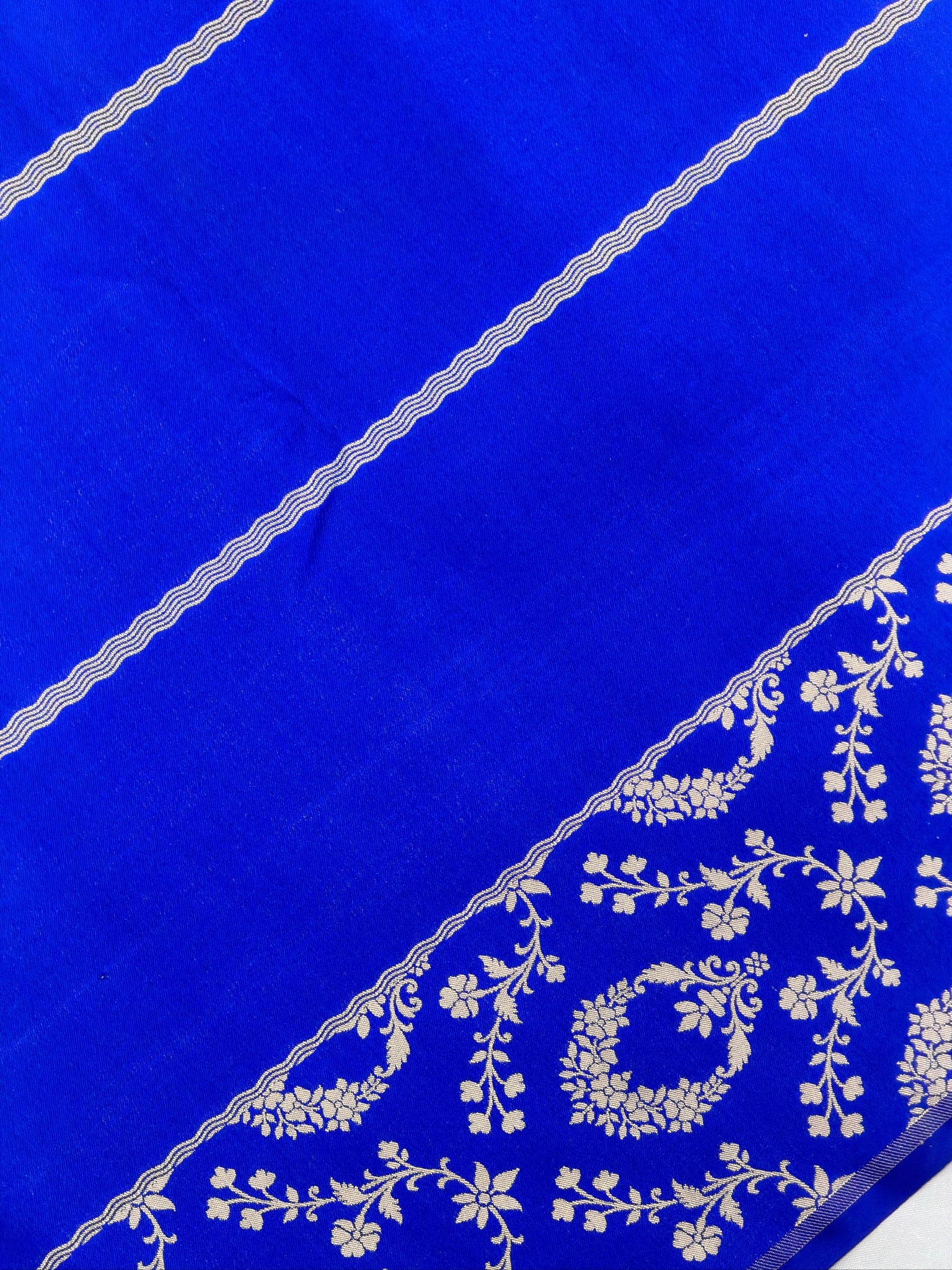 VIRASAT 447: Pure Handloom Tanchoi Silk Saree Royal Blue & Silver Reversible | Silk Mark Certified | Dual Side Elegance