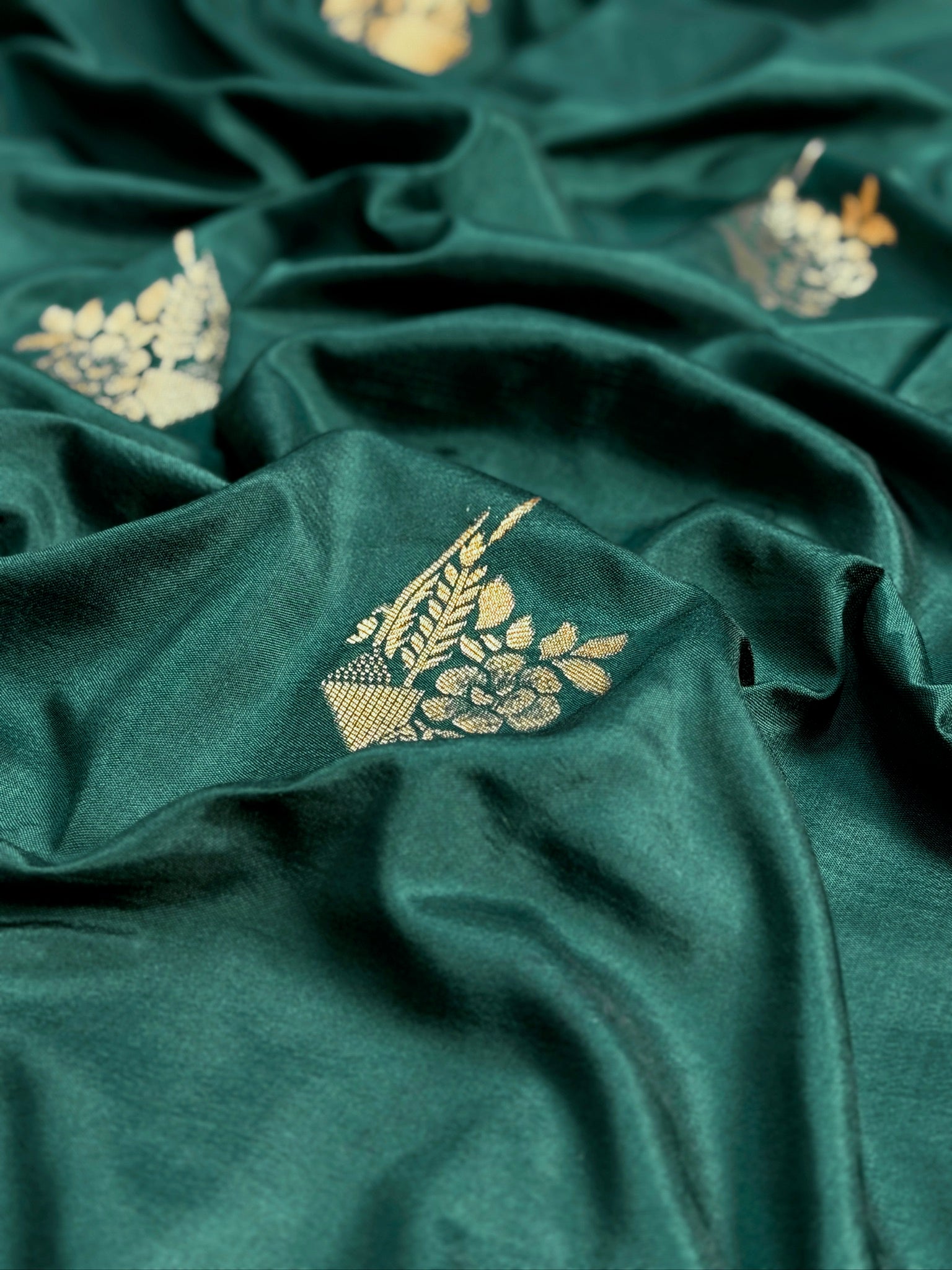 UTSAV BANARAS 435: Emerald Green Butter Silk Saree with Gold Zari Floral & Geometric Banarasi Border