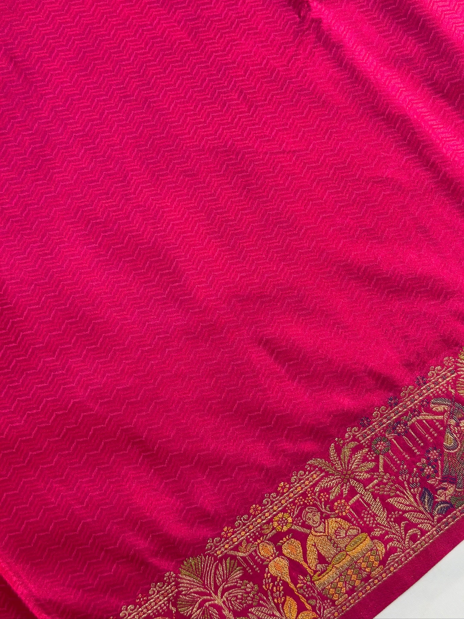 UTSAV BANARAS 416: Hot Pink Satin Tanchoi Silk Saree with Meenakari Floral Border & Rich Banarasi Weaving