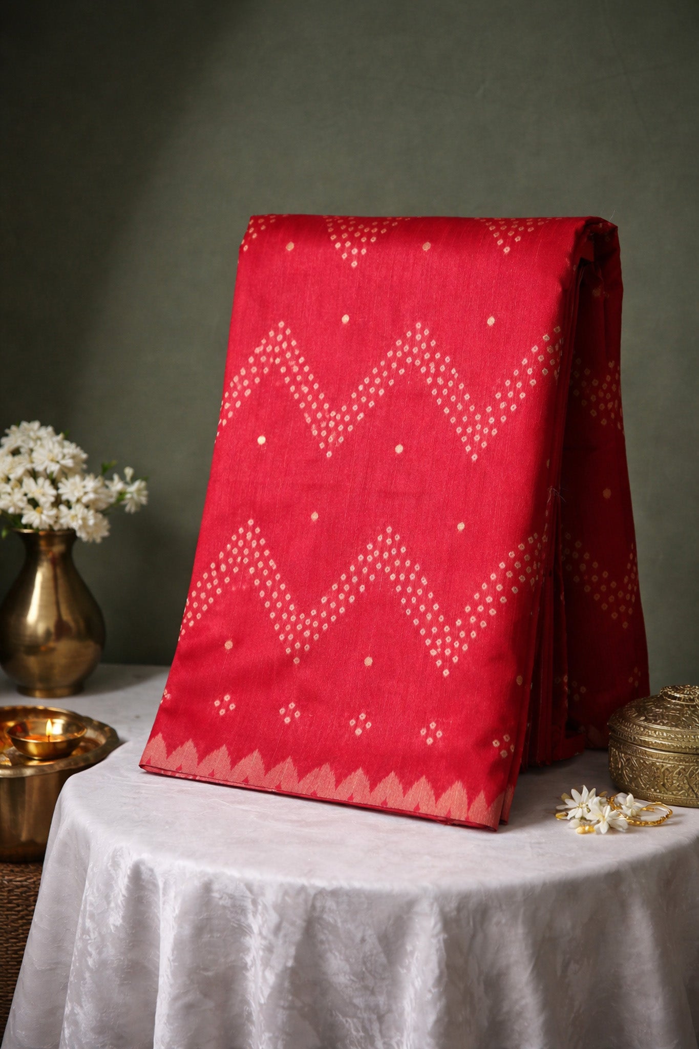UTSAV BANARAS 267: Vibrant Red Raw Silk Saree with Classic Chunari Print & Intricate Printed Pallu