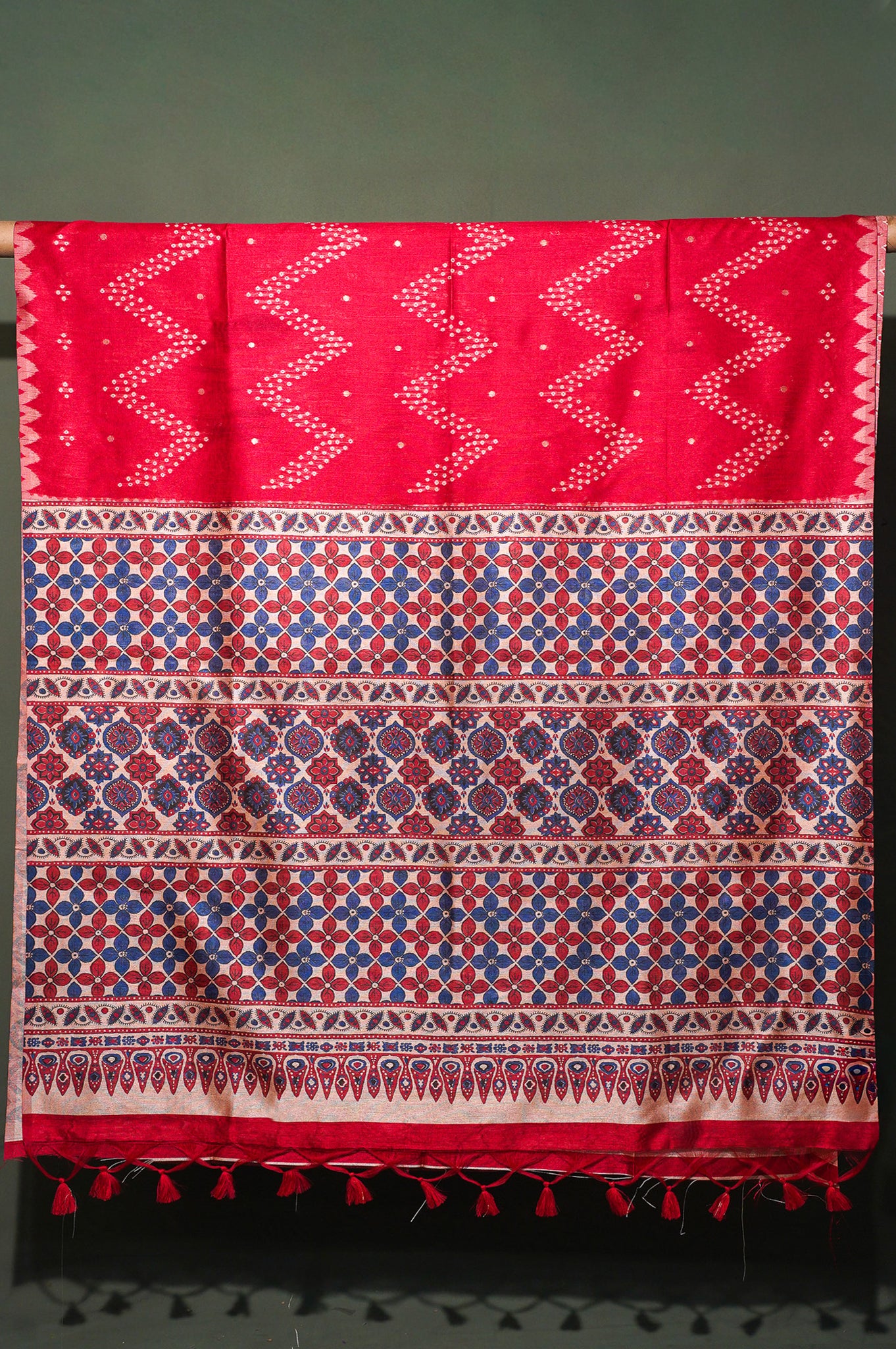 UTSAV BANARAS 267: Vibrant Red Raw Silk Saree with Classic Chunari Print & Intricate Printed Pallu