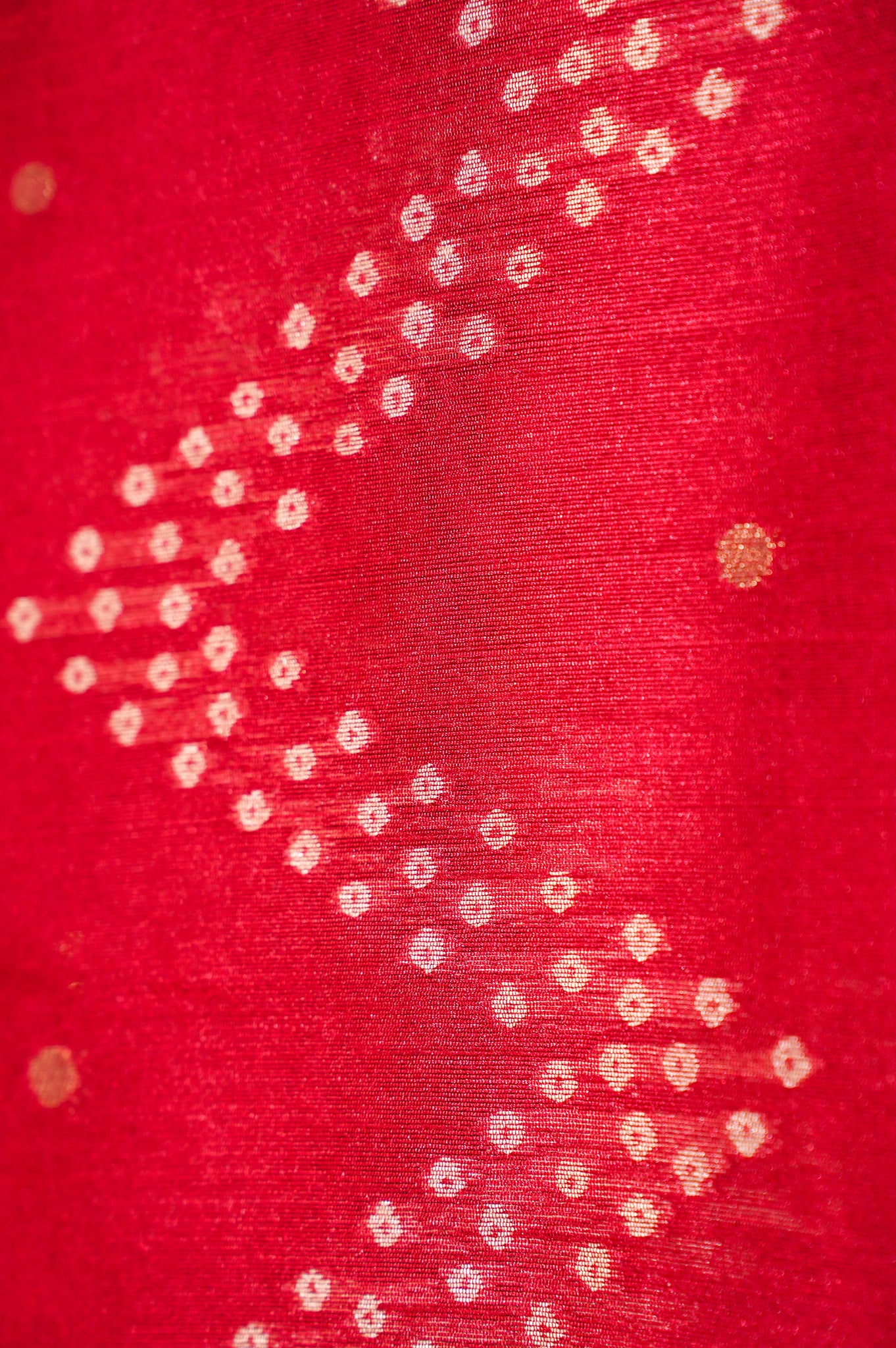 UTSAV BANARAS 267: Vibrant Red Raw Silk Saree with Classic Chunari Print & Intricate Printed Pallu