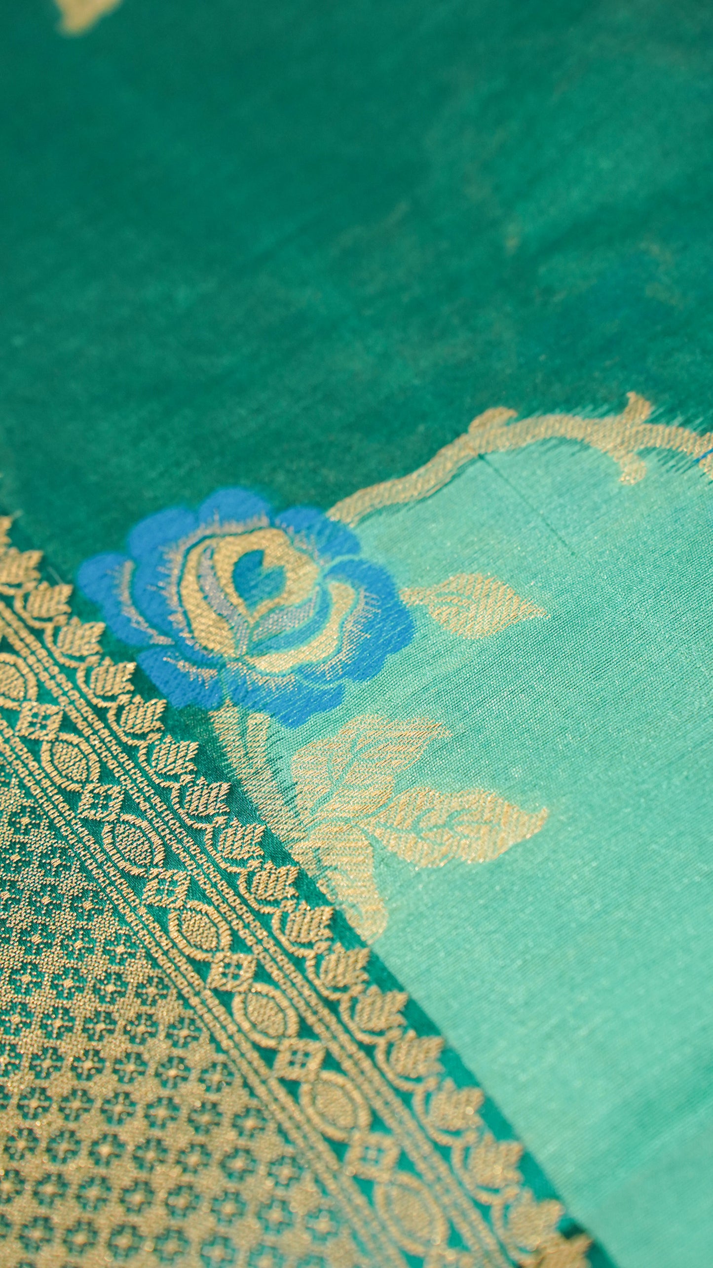 "UTSAV BANARAS 129" Banarasi Green Rangkaat Silk Saree