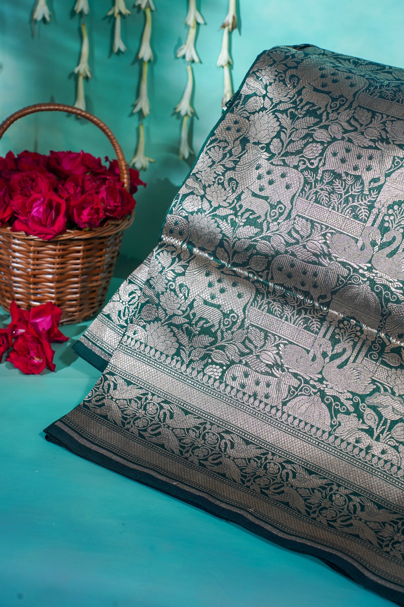 "VIRASAT 160" Pure Banarasi Handloom Silk Brocade Saree: A Masterpiece of Jamewar Technique