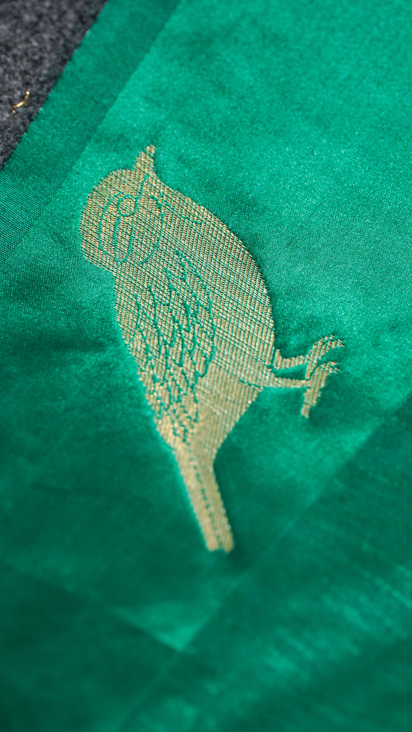 "UTSAV BANARAS 110"Banarasi Green Raw Silk With Bird Border Saree
