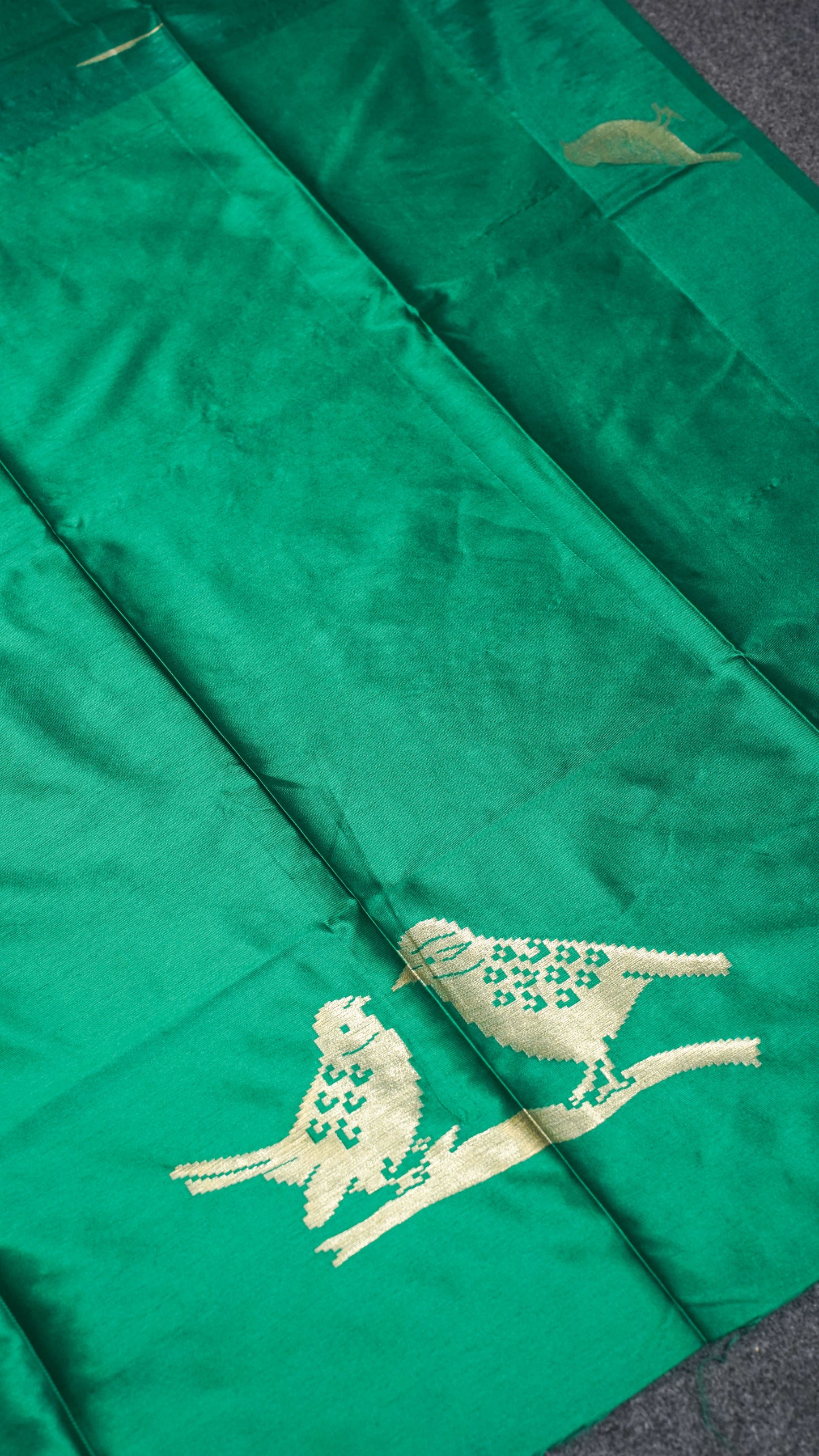 "UTSAV BANARAS 110"Banarasi Green Raw Silk With Bird Border Saree