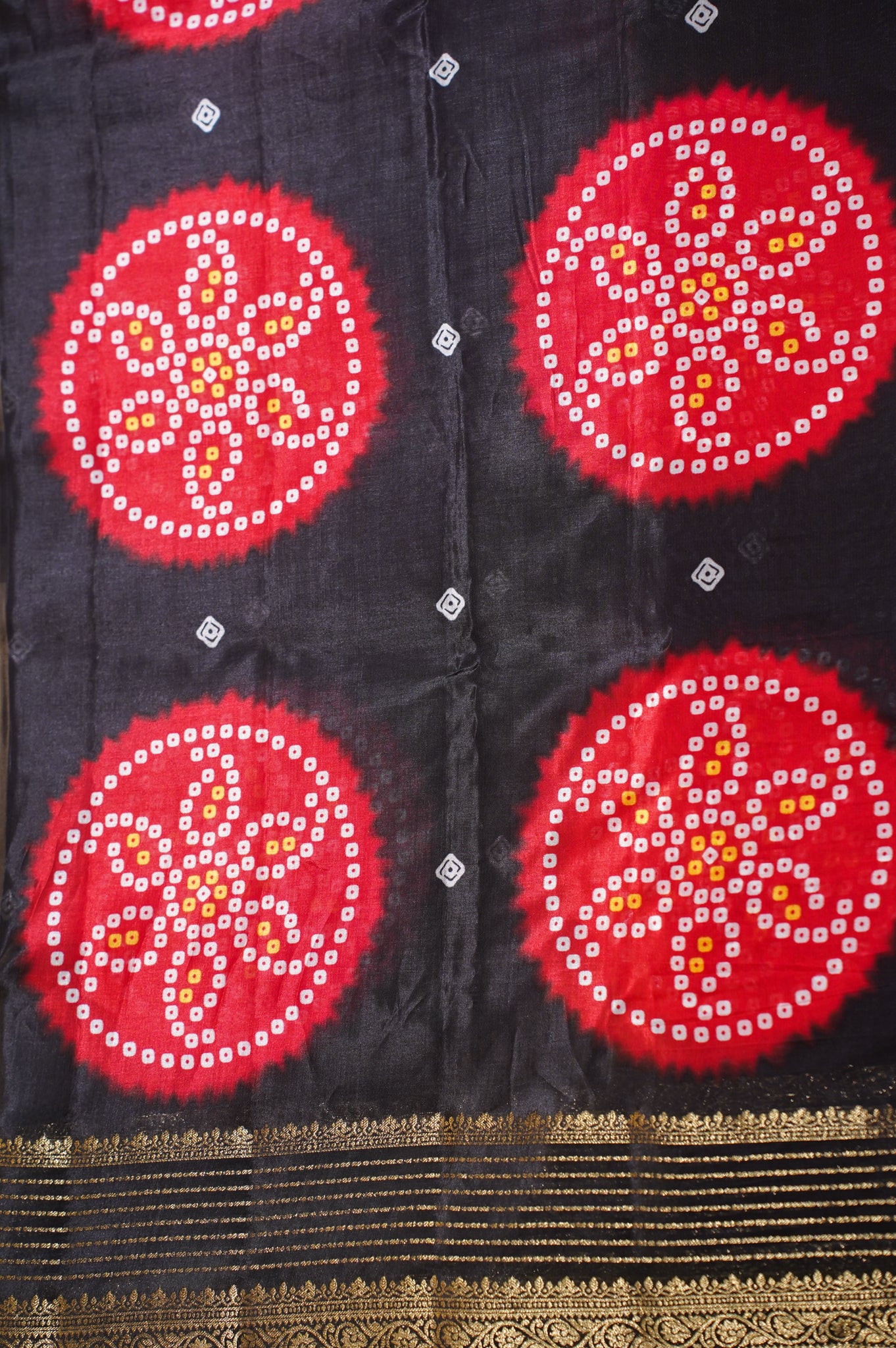 Waah Banaras 068 Black & Red Malai Silk Saree with Chunari Mandala Carry Print & Zari Border