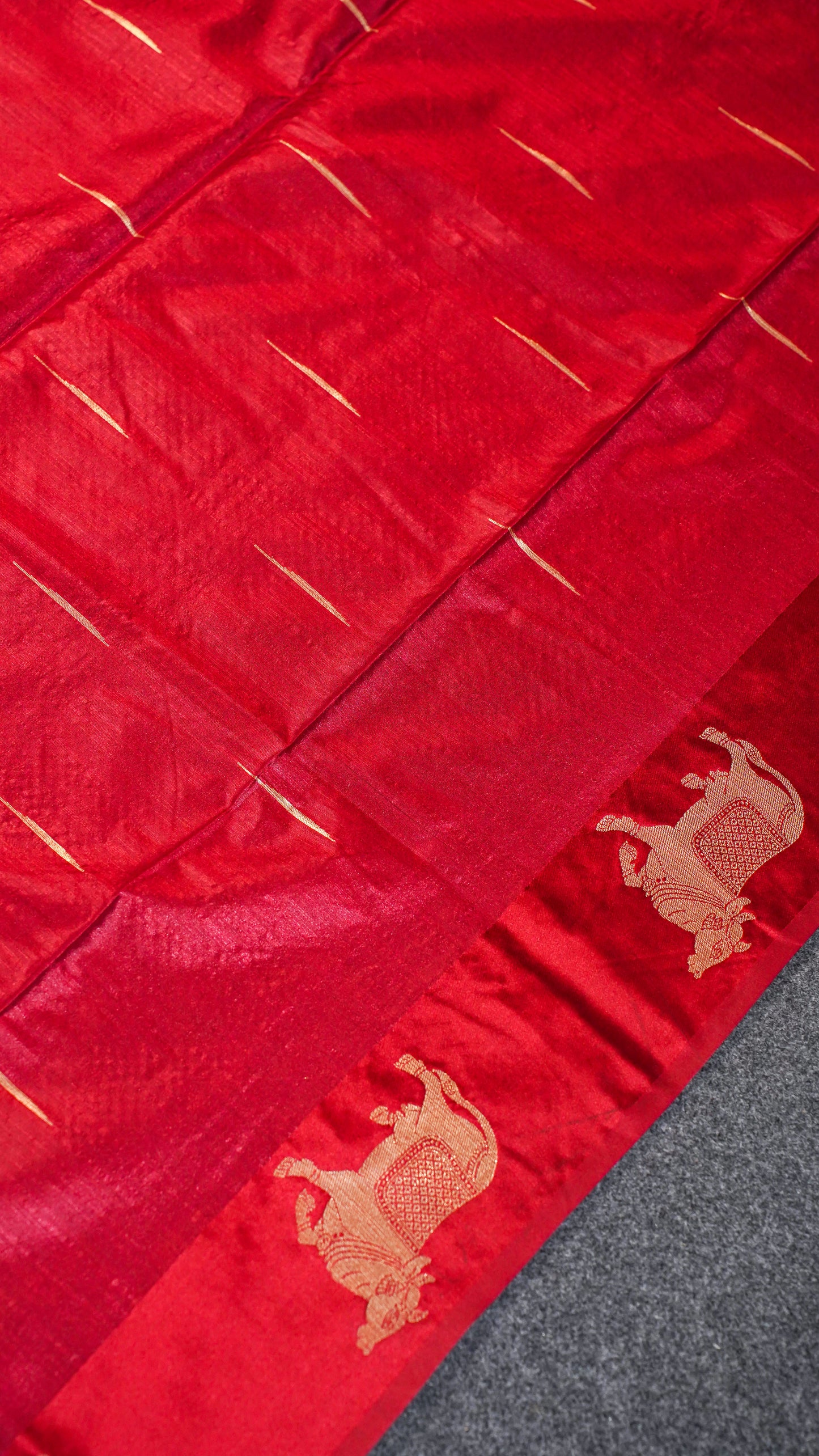 "UTSAV BANARAS 109" Banarasi Red Raw Silk With Nandi Border Saree