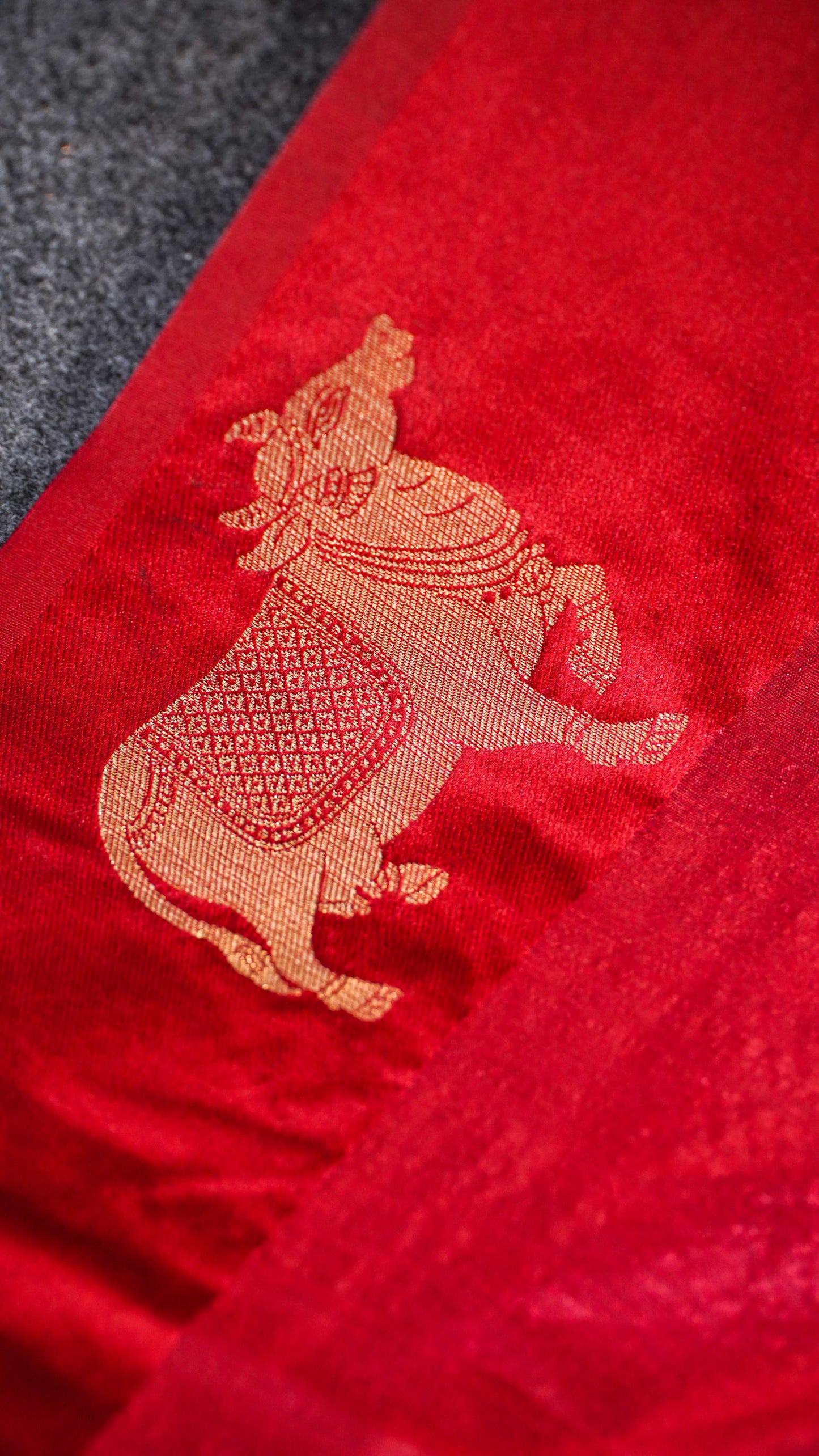 "UTSAV BANARAS 109" Banarasi Red Raw Silk With Nandi Border Saree