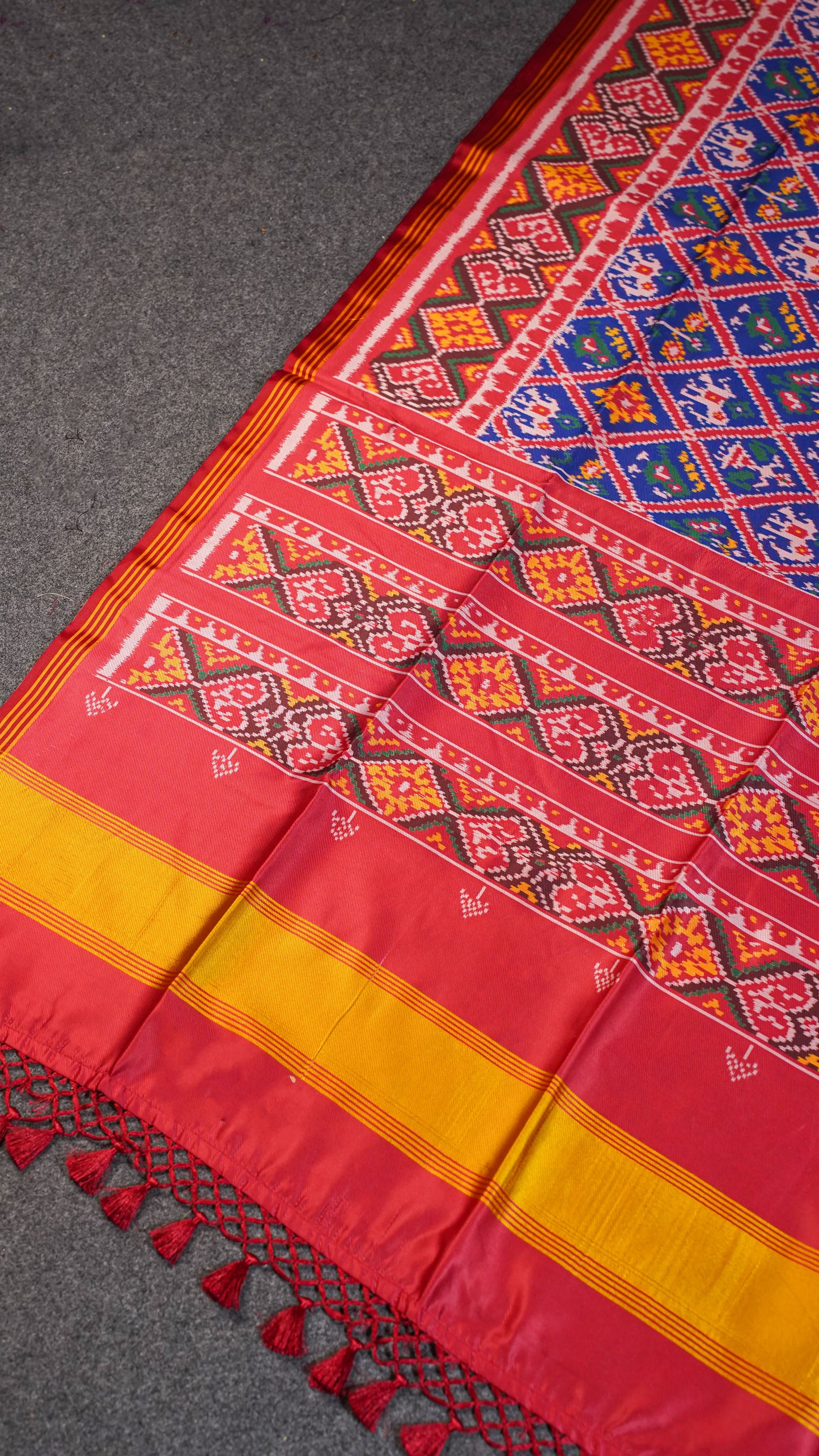 "UTSAV BANARAS 106" Banaras Glossy Maroon Patola Silk Saree