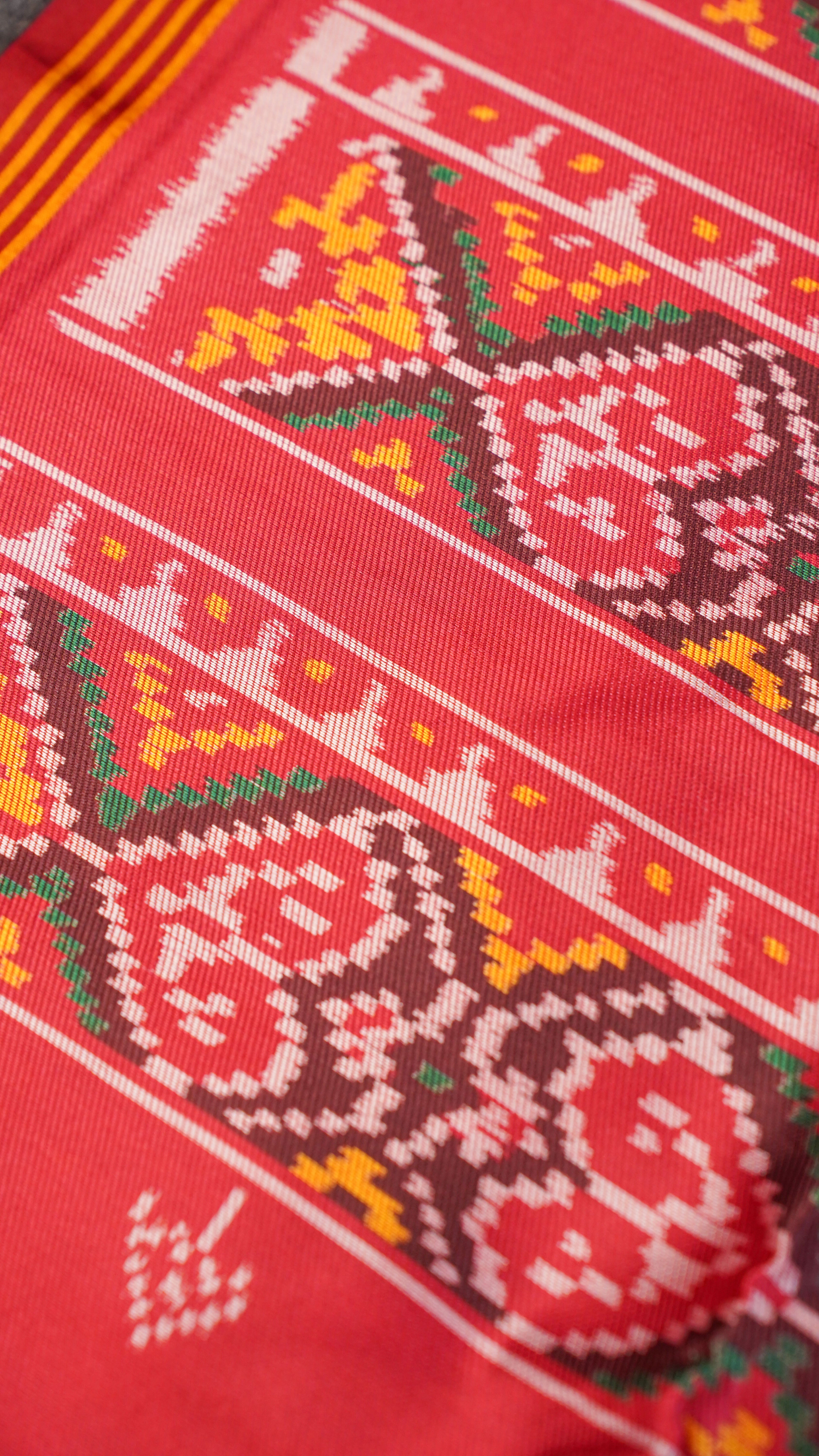 "UTSAV BANARAS 106" Banaras Glossy Maroon Patola Silk Saree