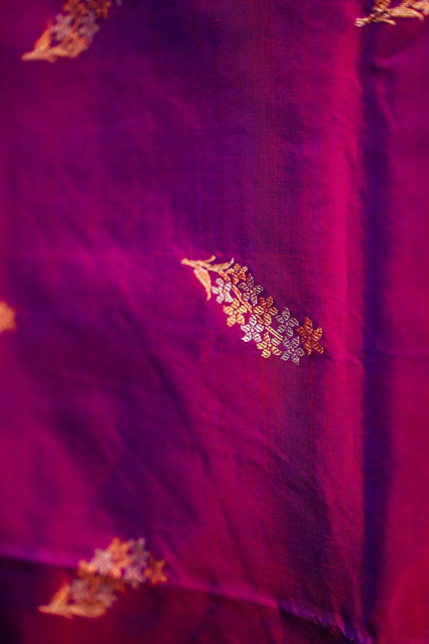 "SILK BANARAS 052" Pure Handwoven Banarasi Silk Saree