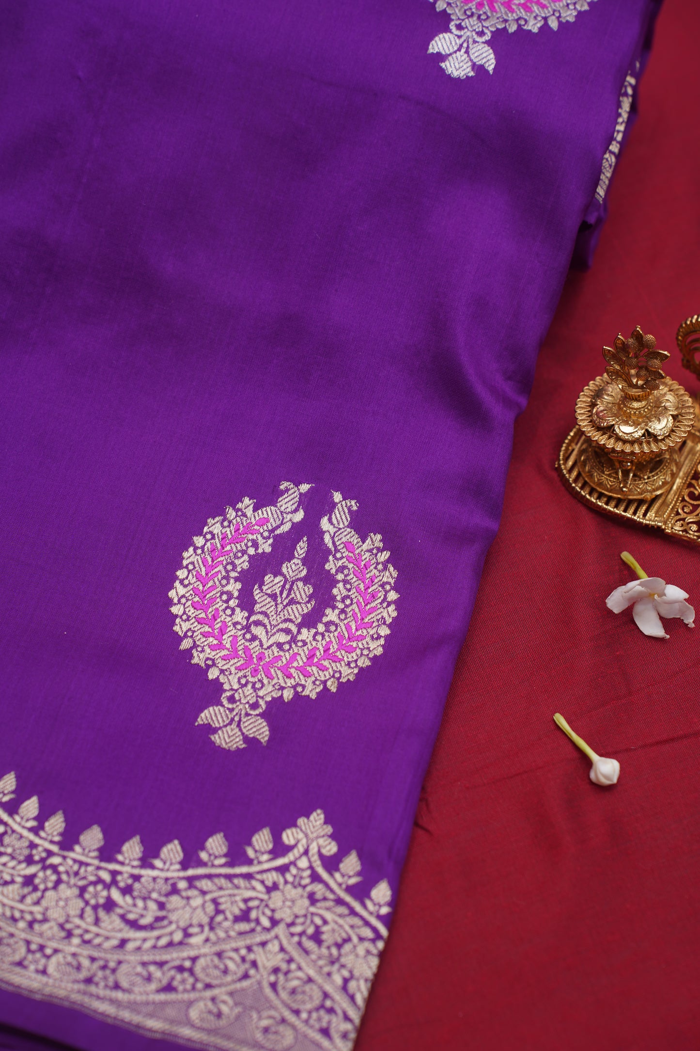 Ganga Dark Purple Pure Kadwa Boota Banarasi Handloom Saree