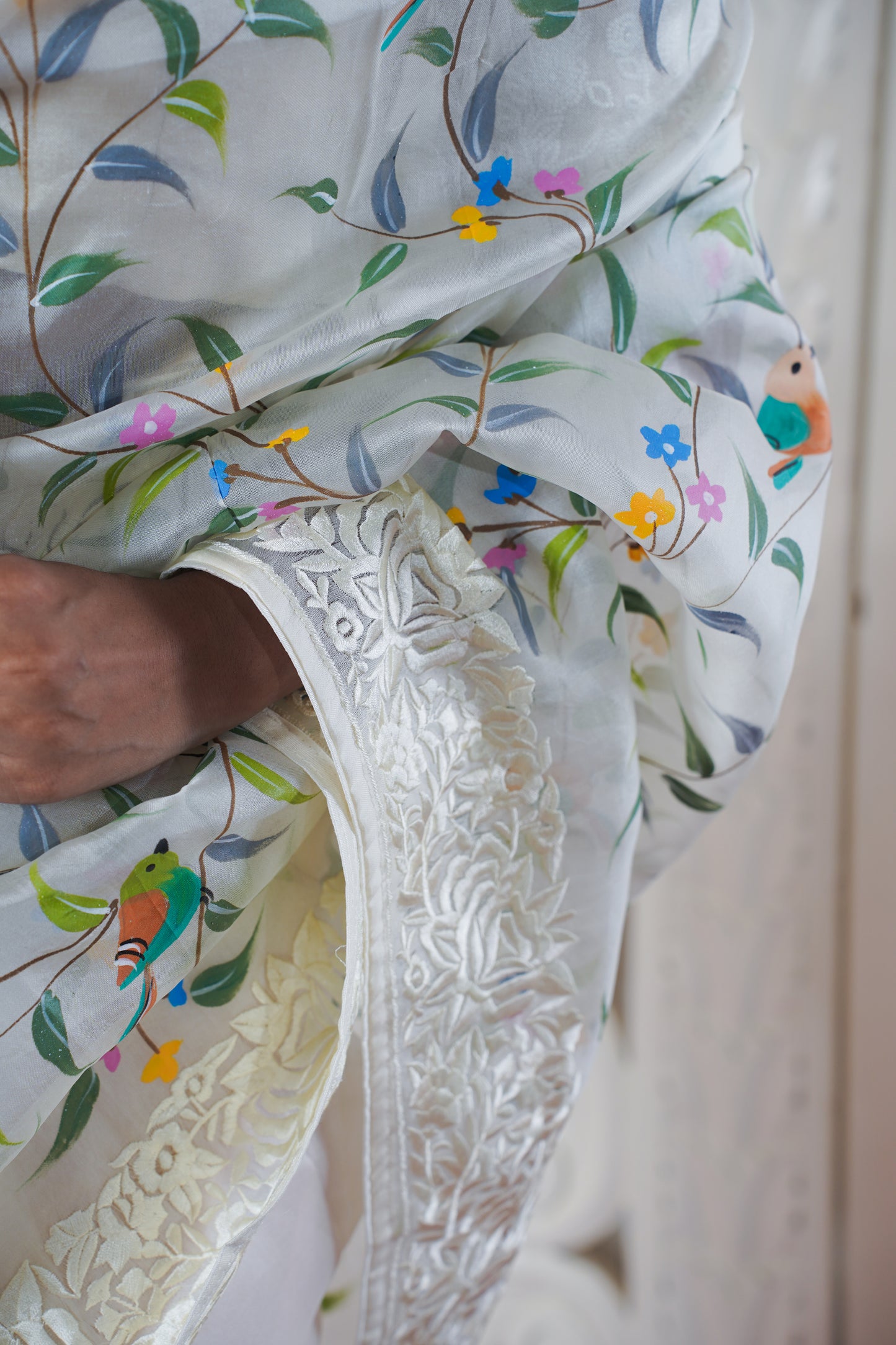 Aghora White Pure Banarasi Silk Saree thread work on border