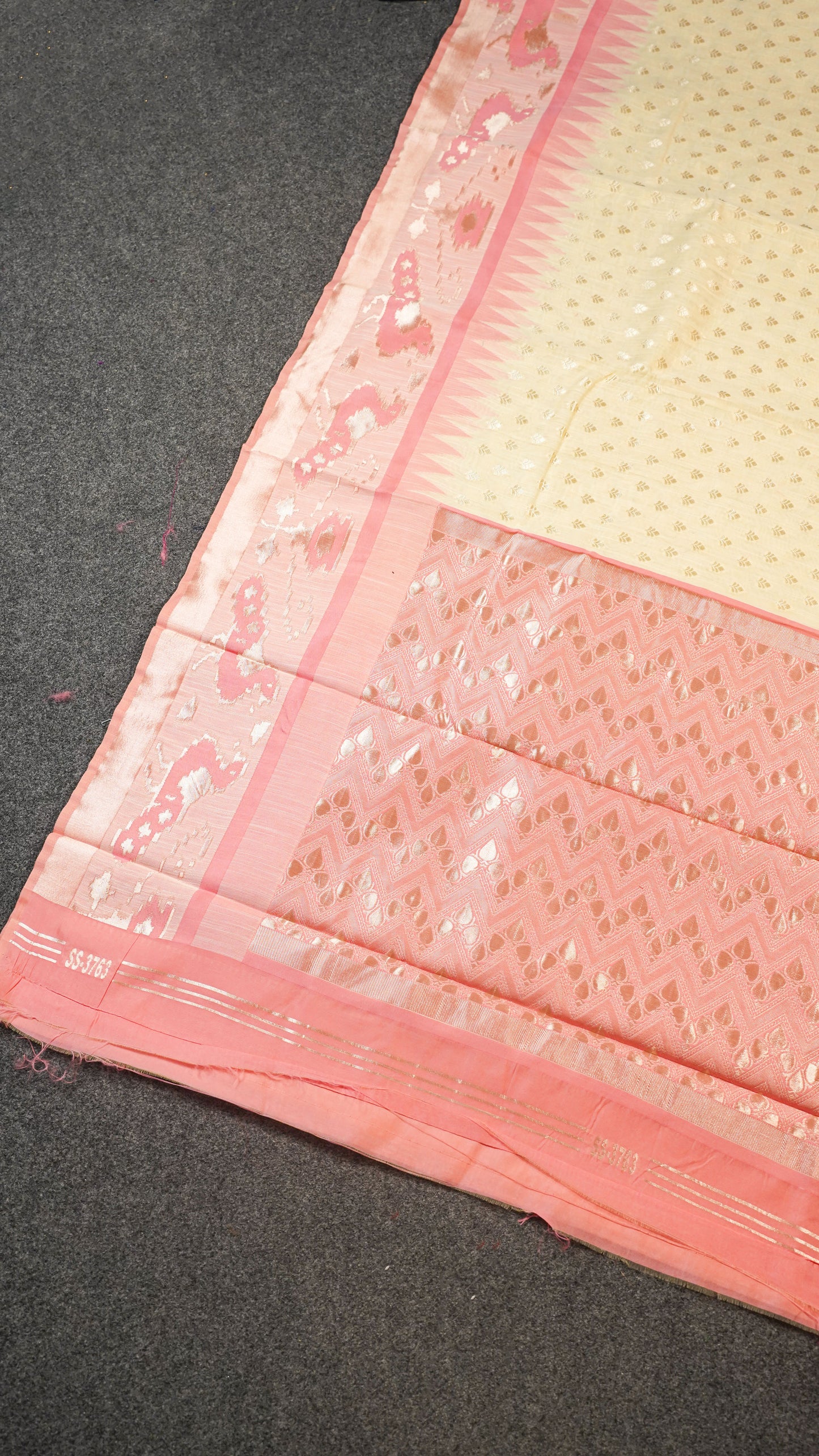 "UTSAV BANARAS 136" Banarasi Off White Jamdani Cotton Silk Saree