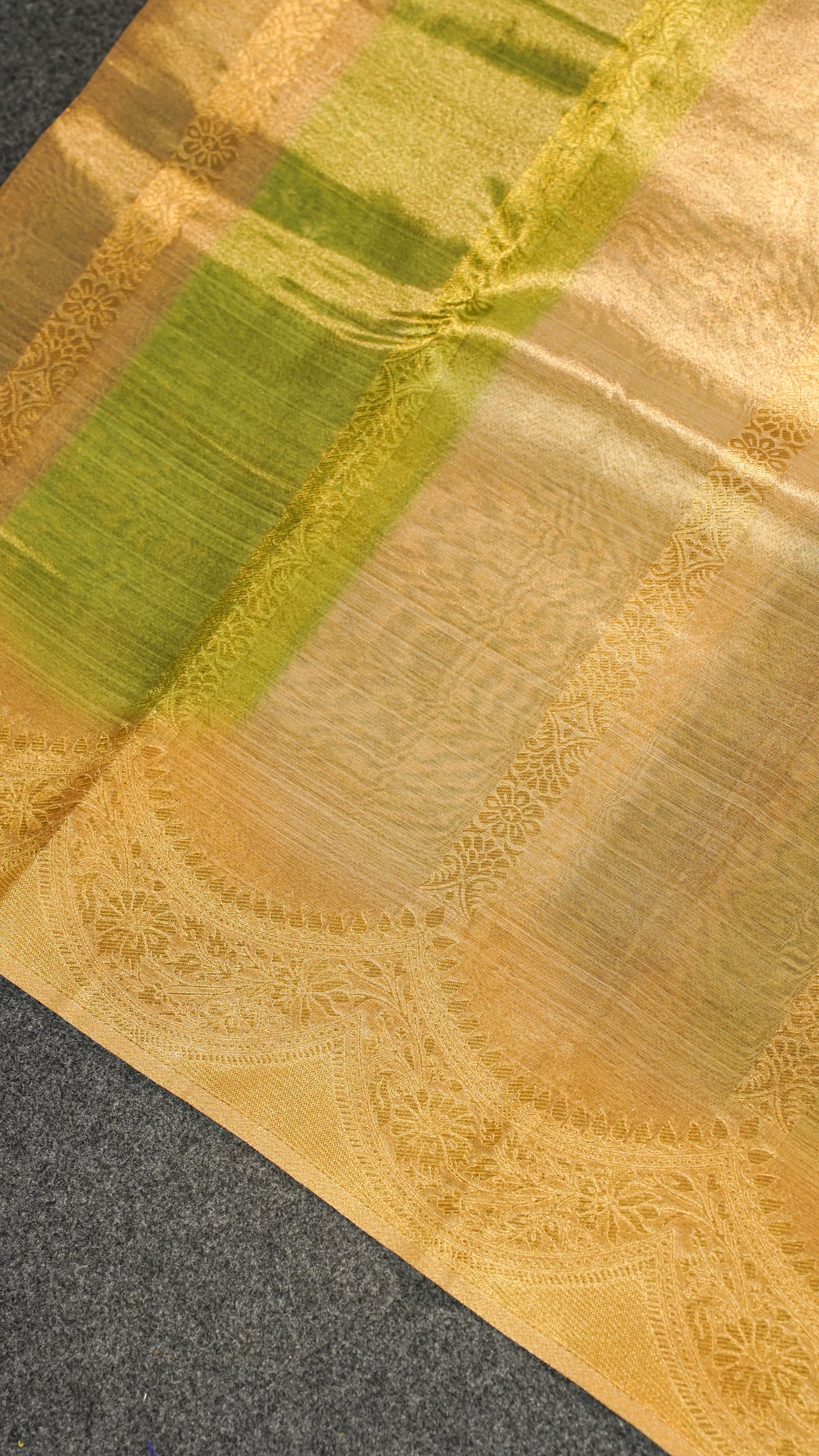 "UTSAV BANARAS 150" Banarasi Radiant Golden Kanjivaram Tissue Silk Sare