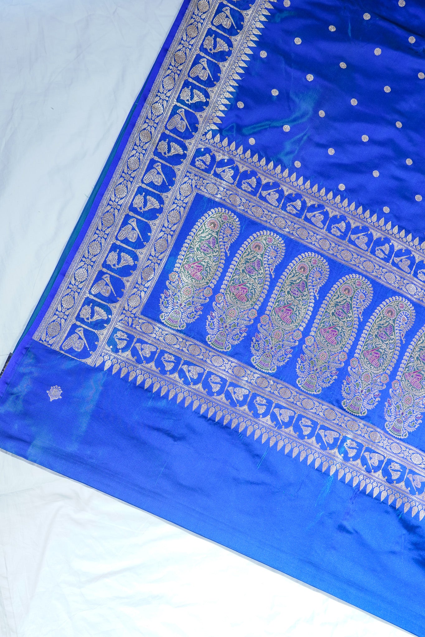 "WAAH BANARAS 095" Banarasi Elegance Satin Silk Saree