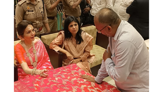 Nita Ambani Visit Vandana Silks Banaras For Saree Shopping